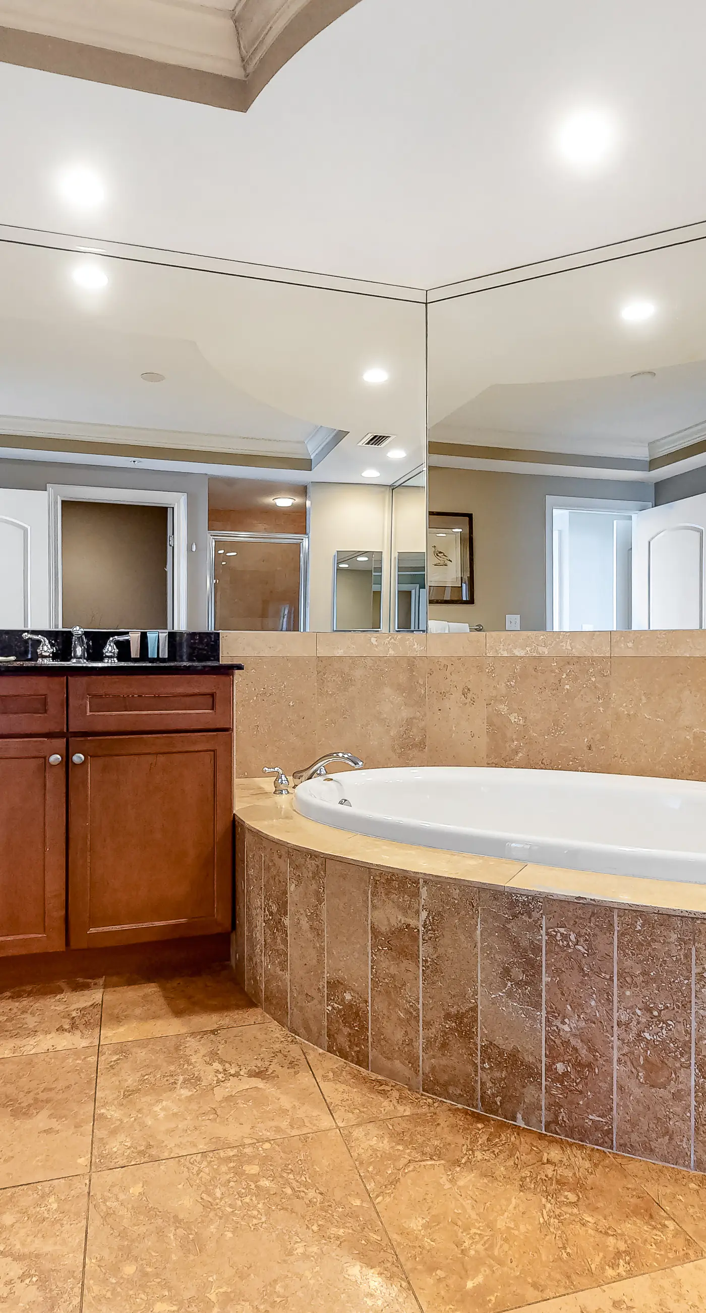 9th-floor open, bright condo with views - close to dining