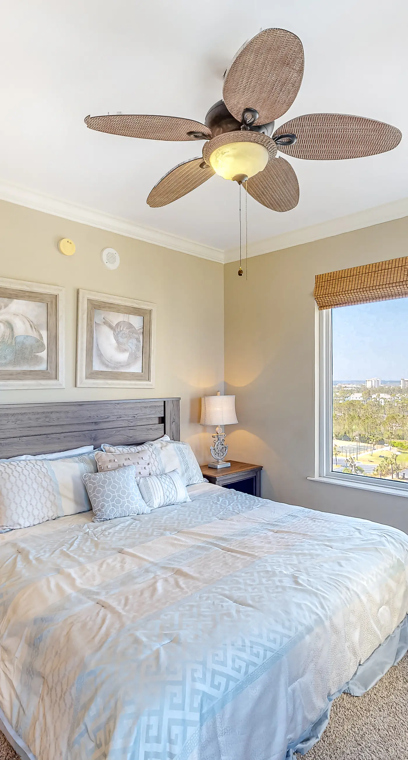 9th-floor open, bright condo with views - close to dining