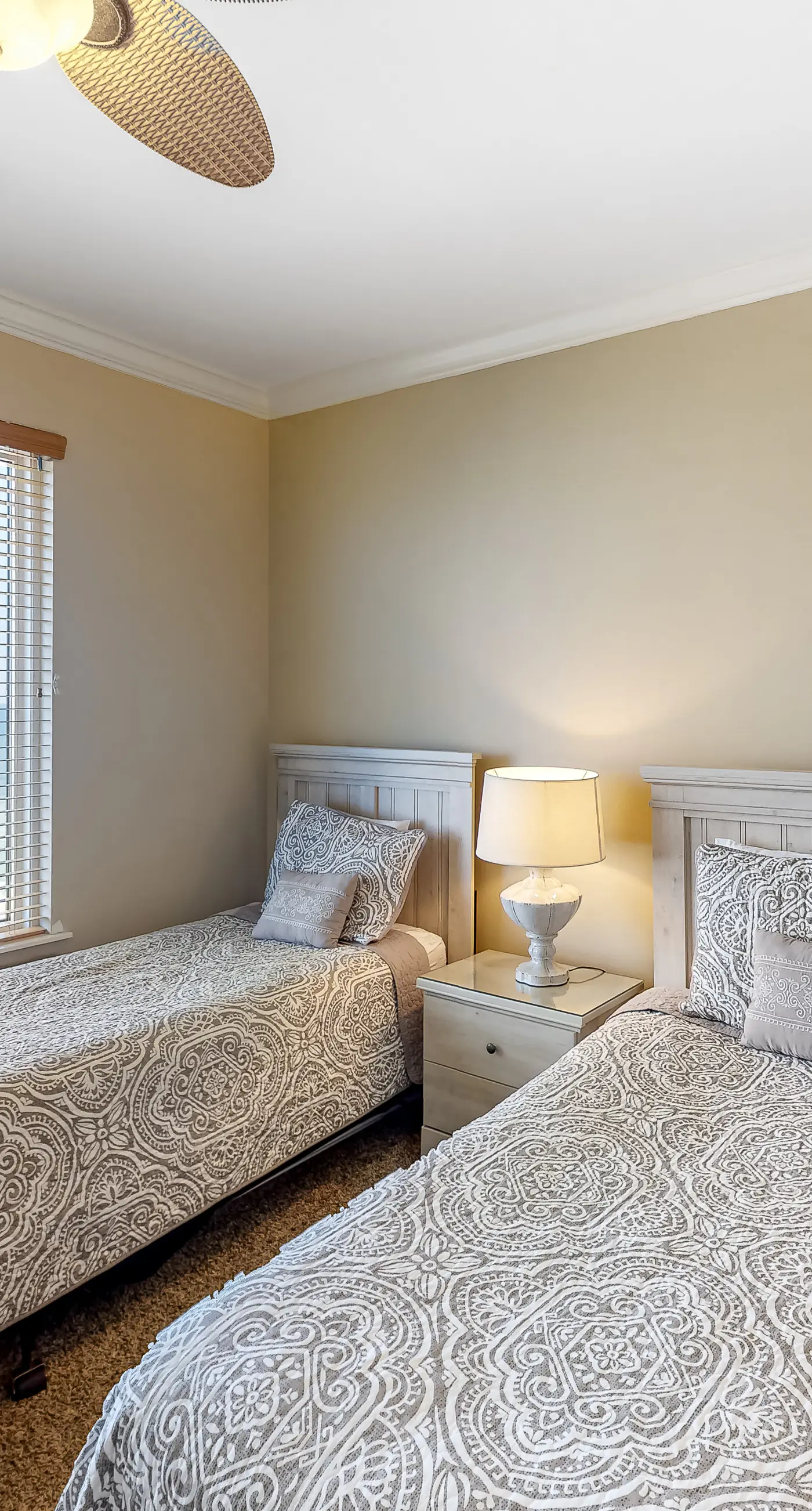 9th-floor open, bright condo with views - close to dining