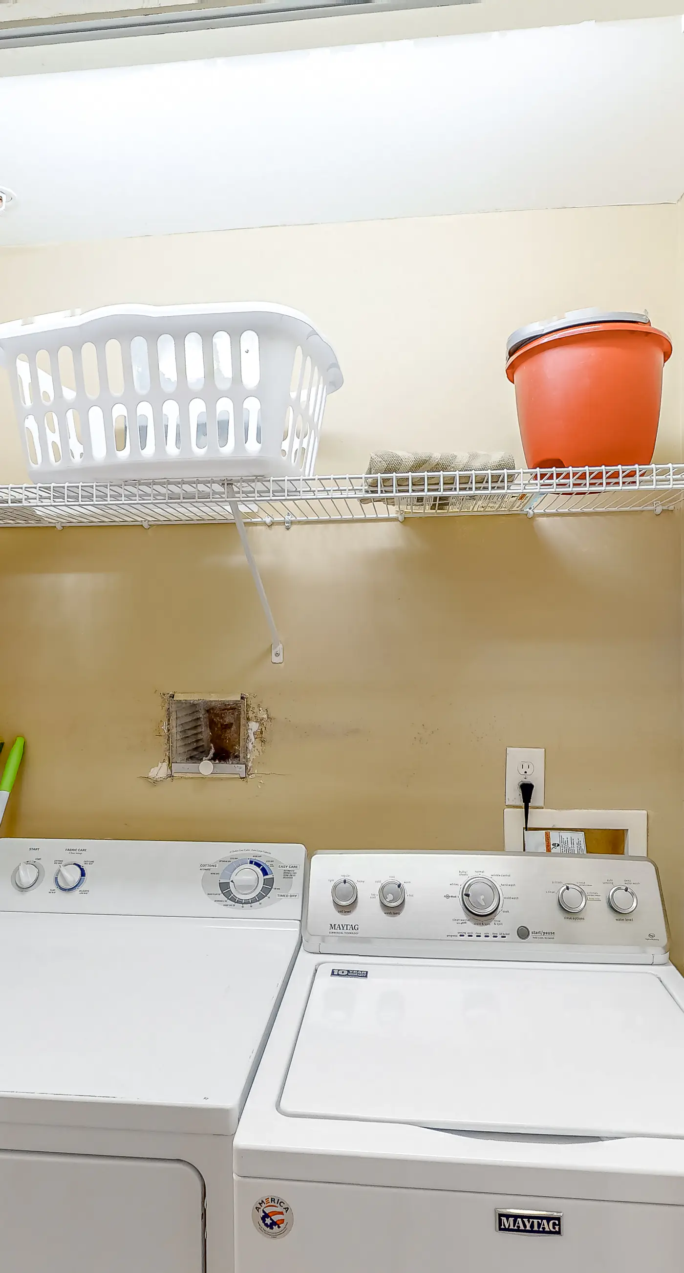 9th-floor open, bright condo with views - close to dining