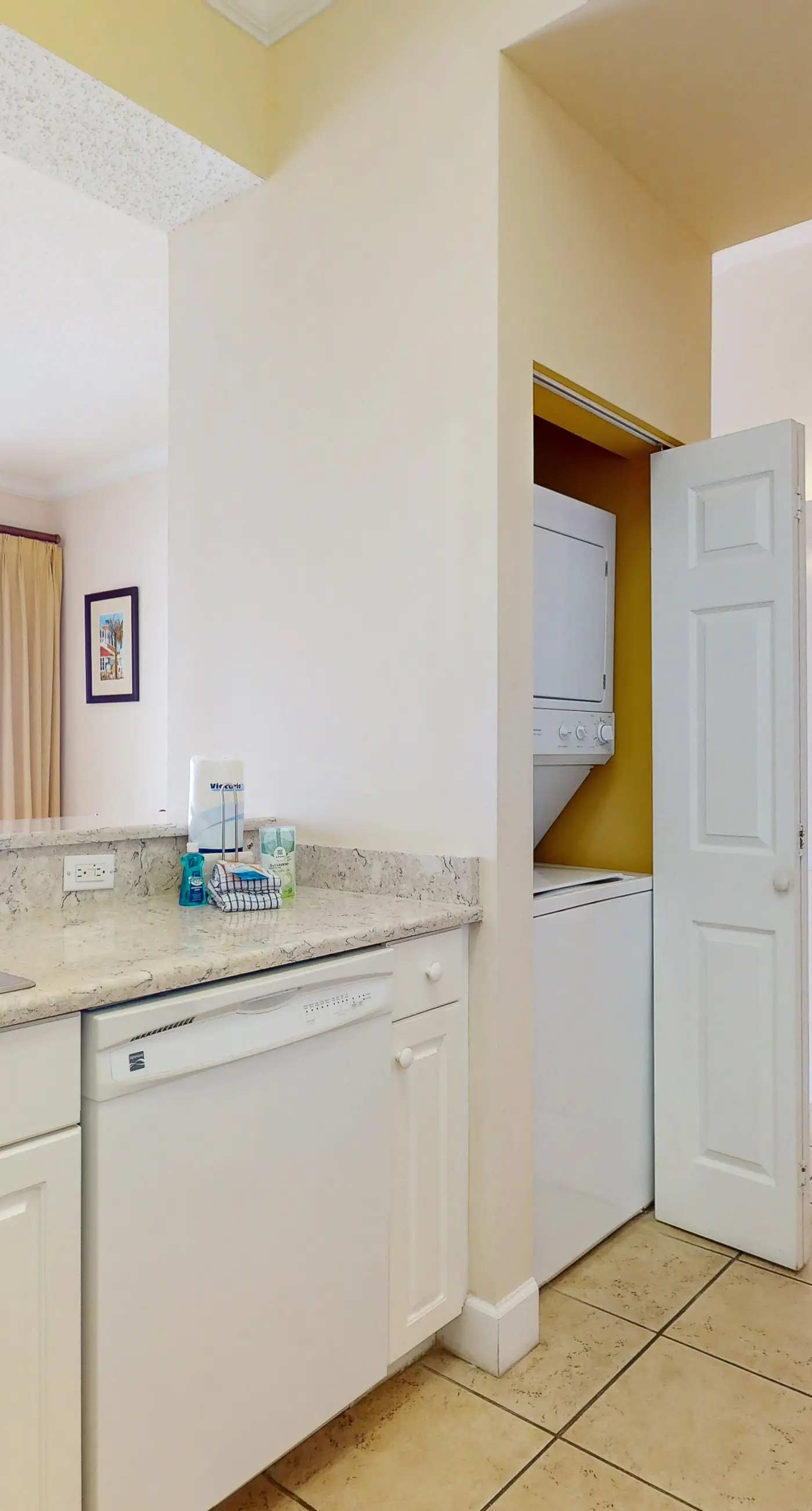 Inviting Gulf-front condo In Perdido Key with waterfront pool/hot tub and oceanfront balcony