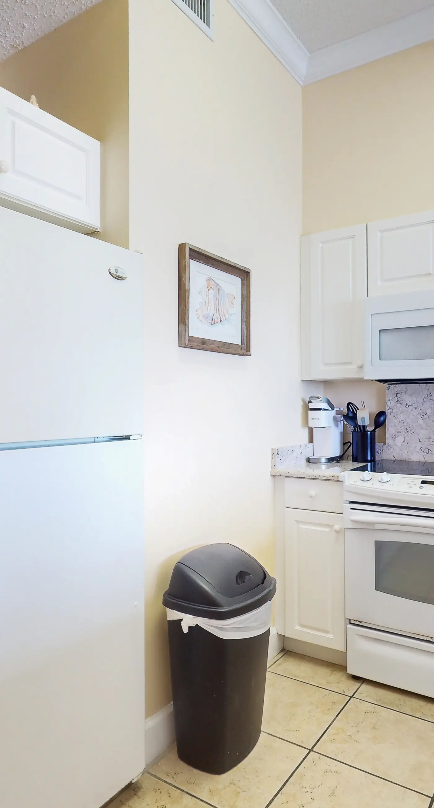 Inviting Gulf-front condo In Perdido Key with waterfront pool/hot tub and oceanfront balcony