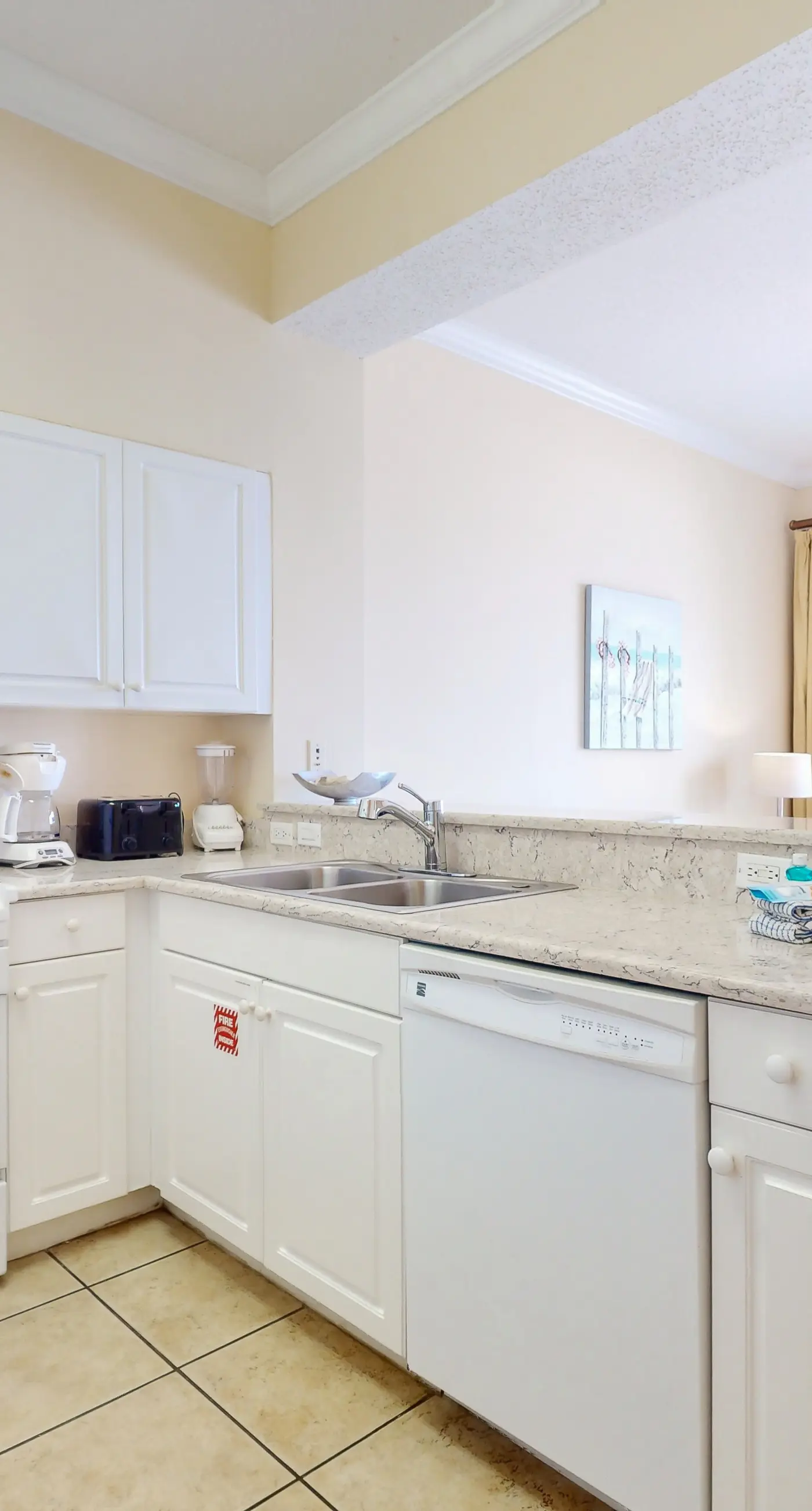 Inviting Gulf-front condo In Perdido Key with waterfront pool/hot tub and oceanfront balcony