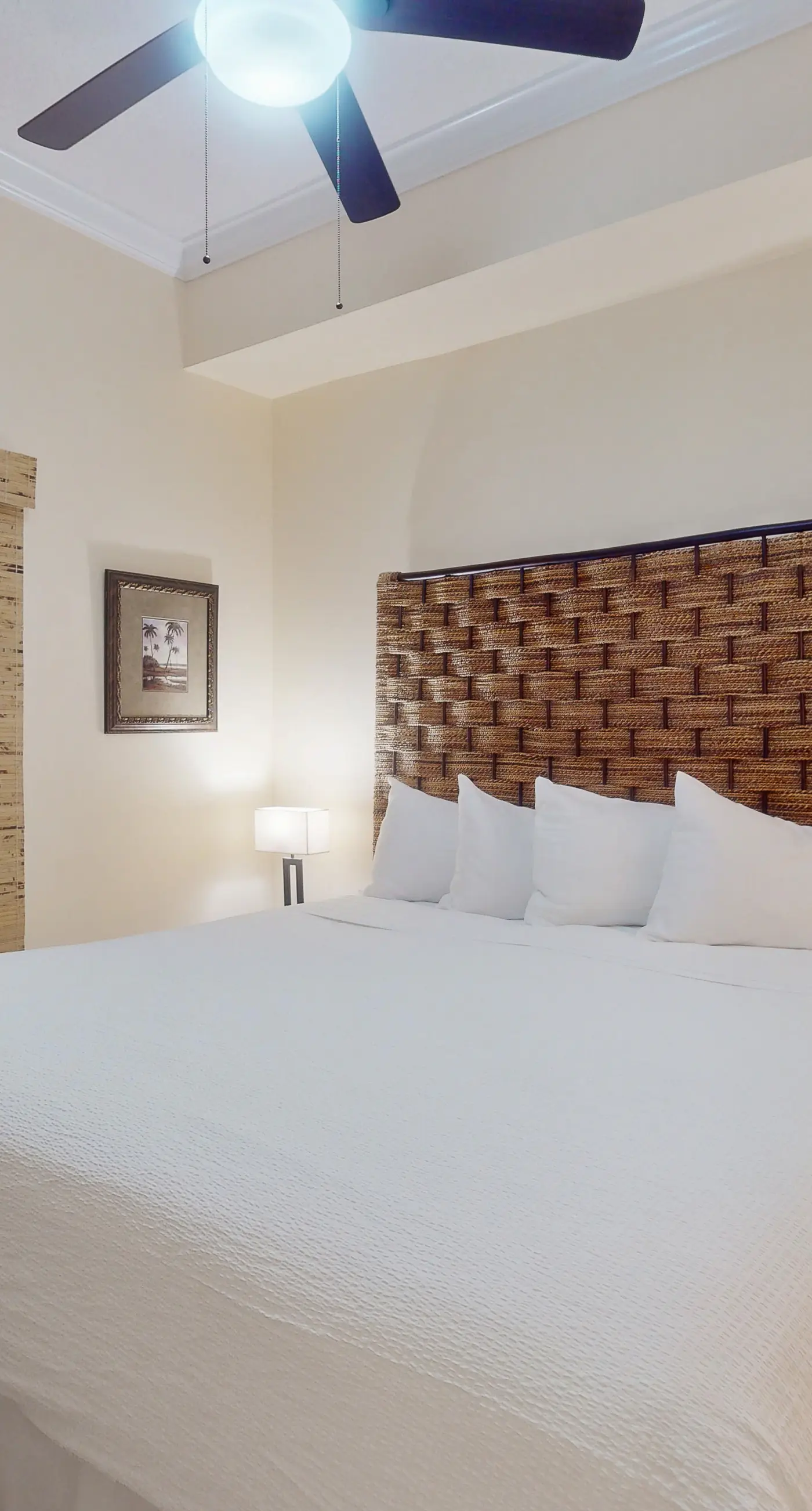 Inviting Gulf-front condo In Perdido Key with waterfront pool/hot tub and oceanfront balcony