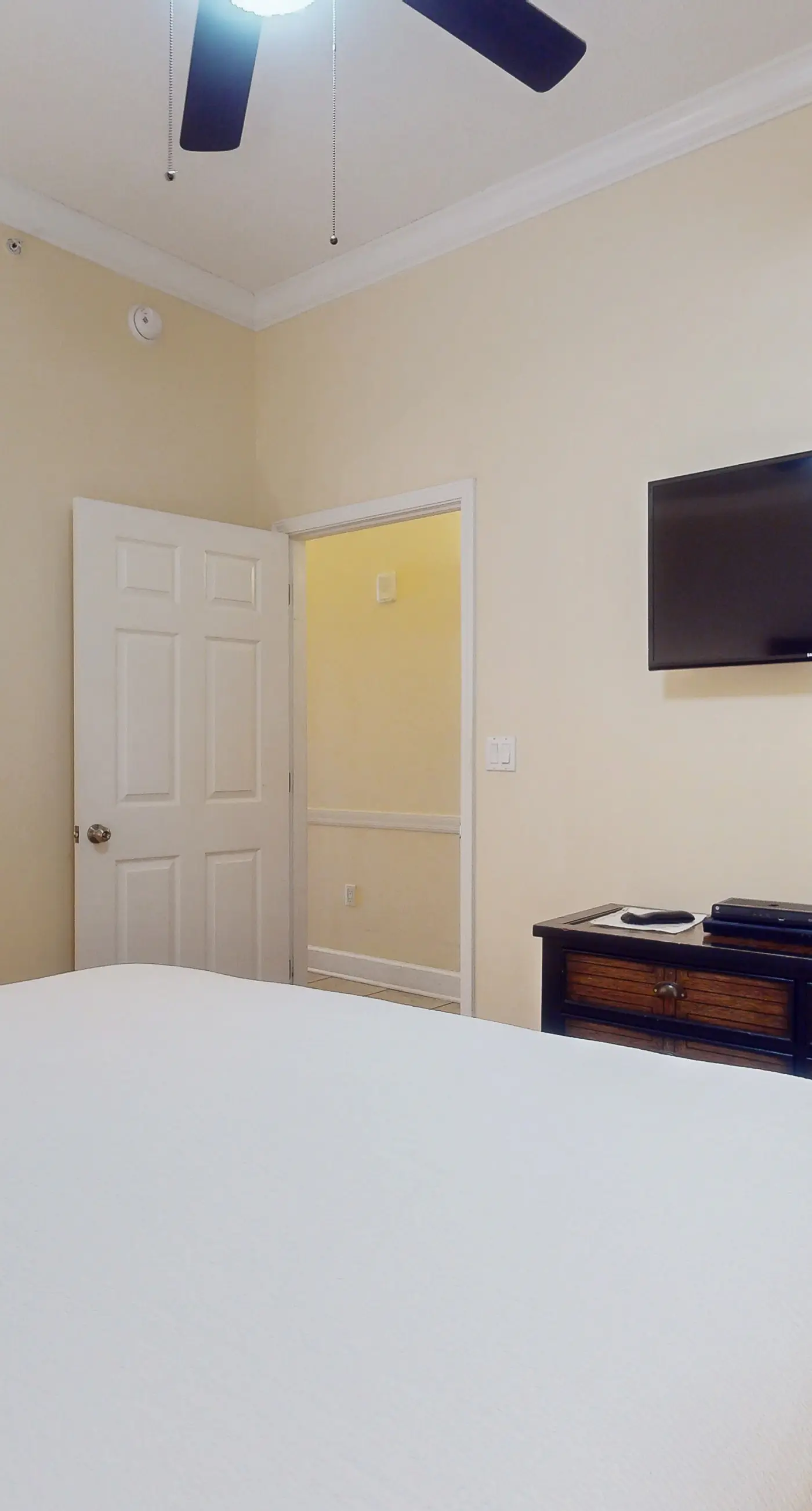 Inviting Gulf-front condo In Perdido Key with waterfront pool/hot tub and oceanfront balcony