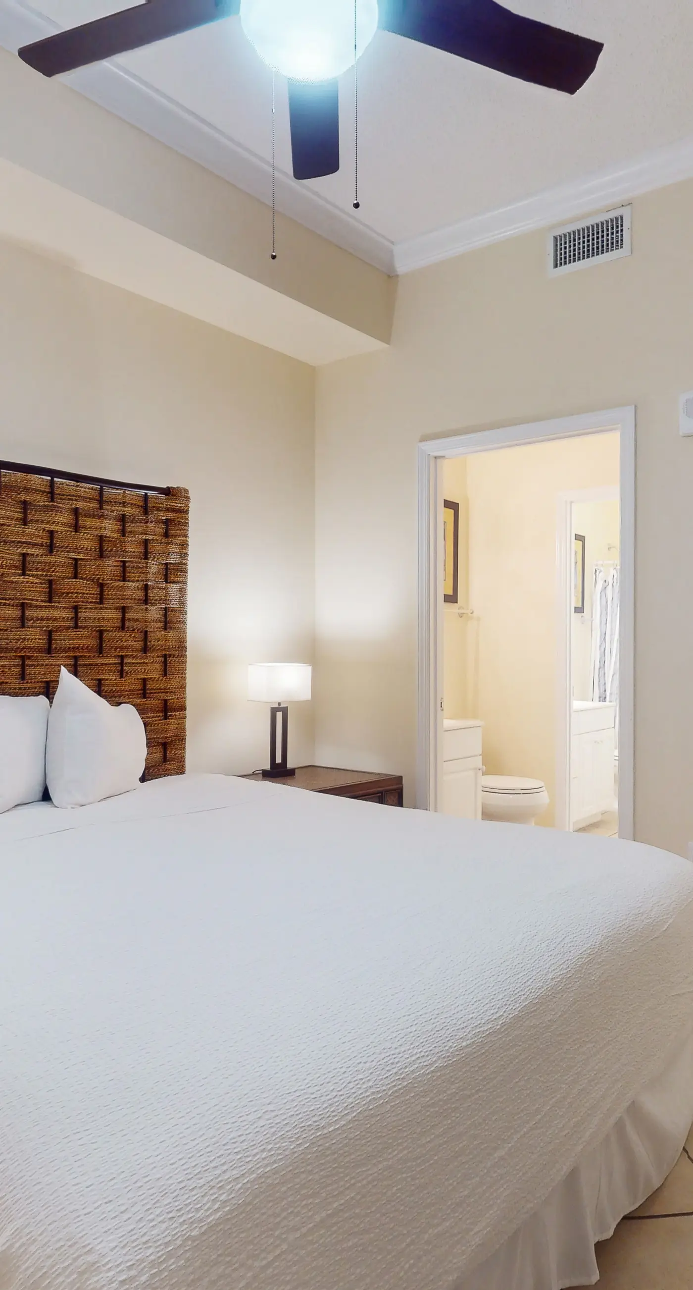 Inviting Gulf-front condo In Perdido Key with waterfront pool/hot tub and oceanfront balcony