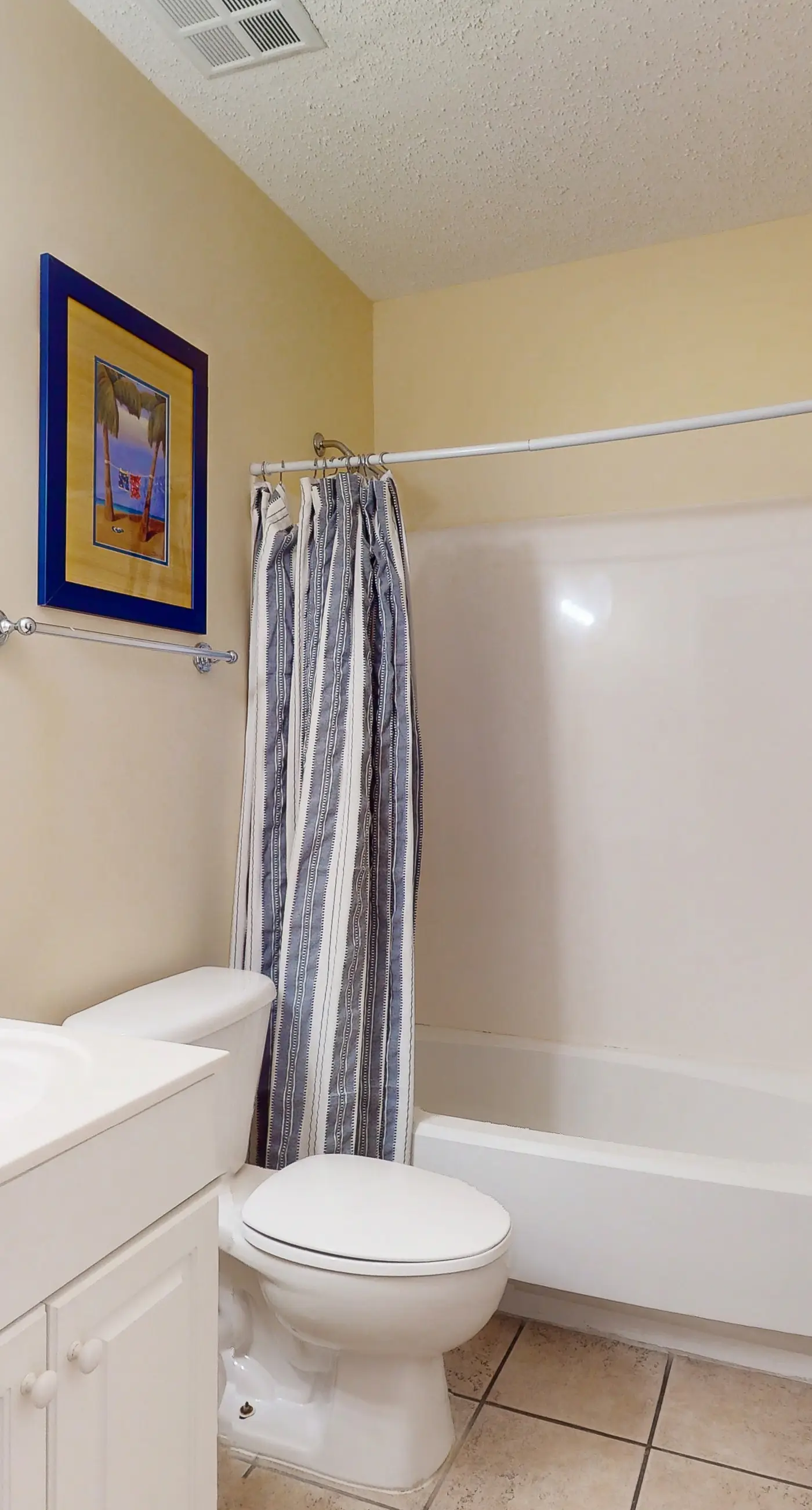 Inviting Gulf-front condo In Perdido Key with waterfront pool/hot tub and oceanfront balcony