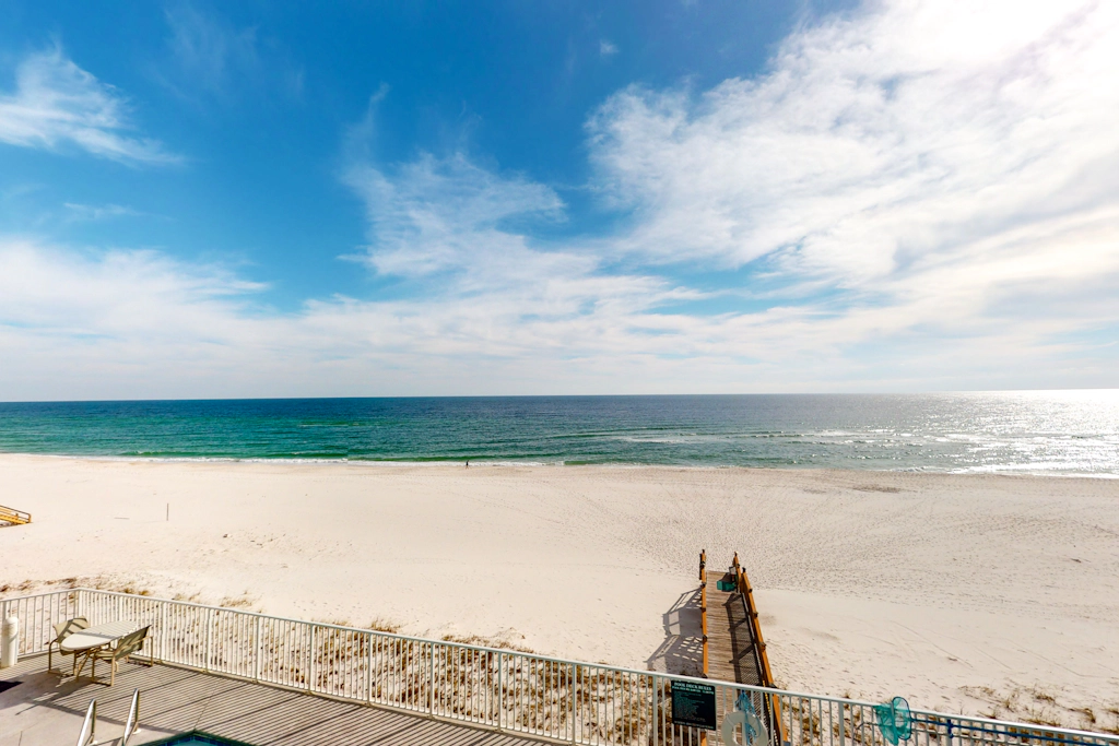 Inviting Gulf-front condo In Perdido Key with waterfront pool/hot tub and oceanfront balcony