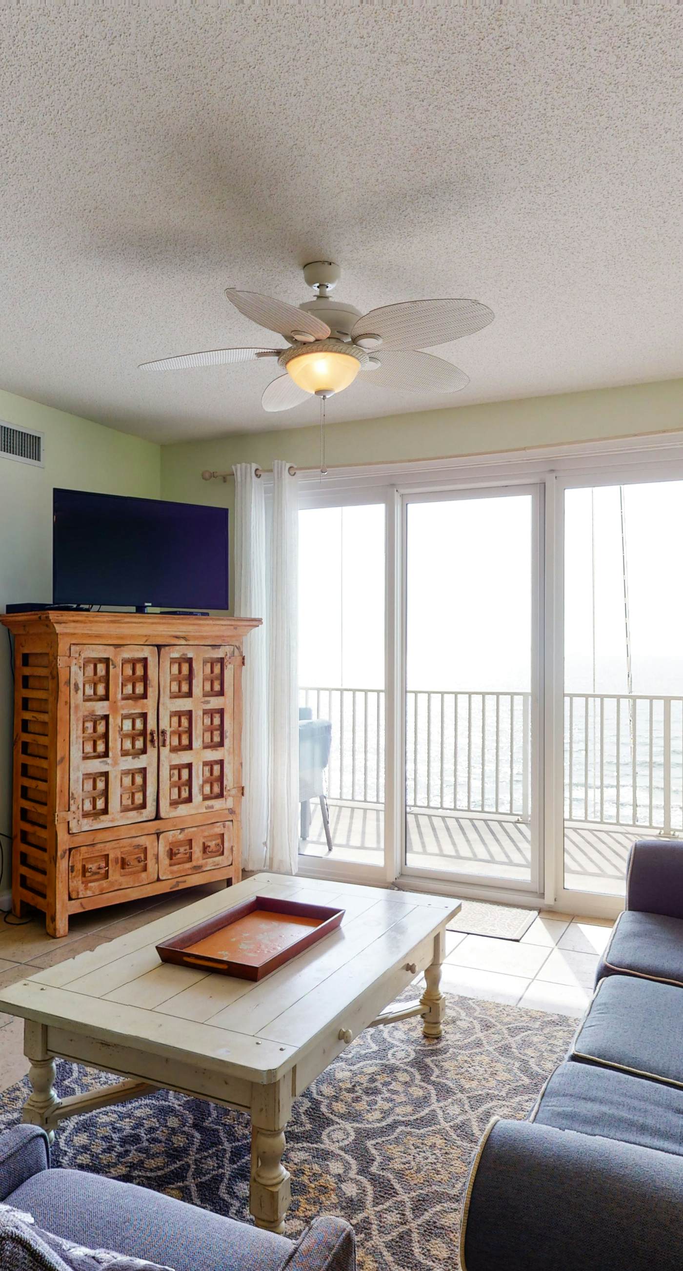 Inviting Gulf-front condo In Perdido Key with waterfront pool/hot tub and oceanfront balcony