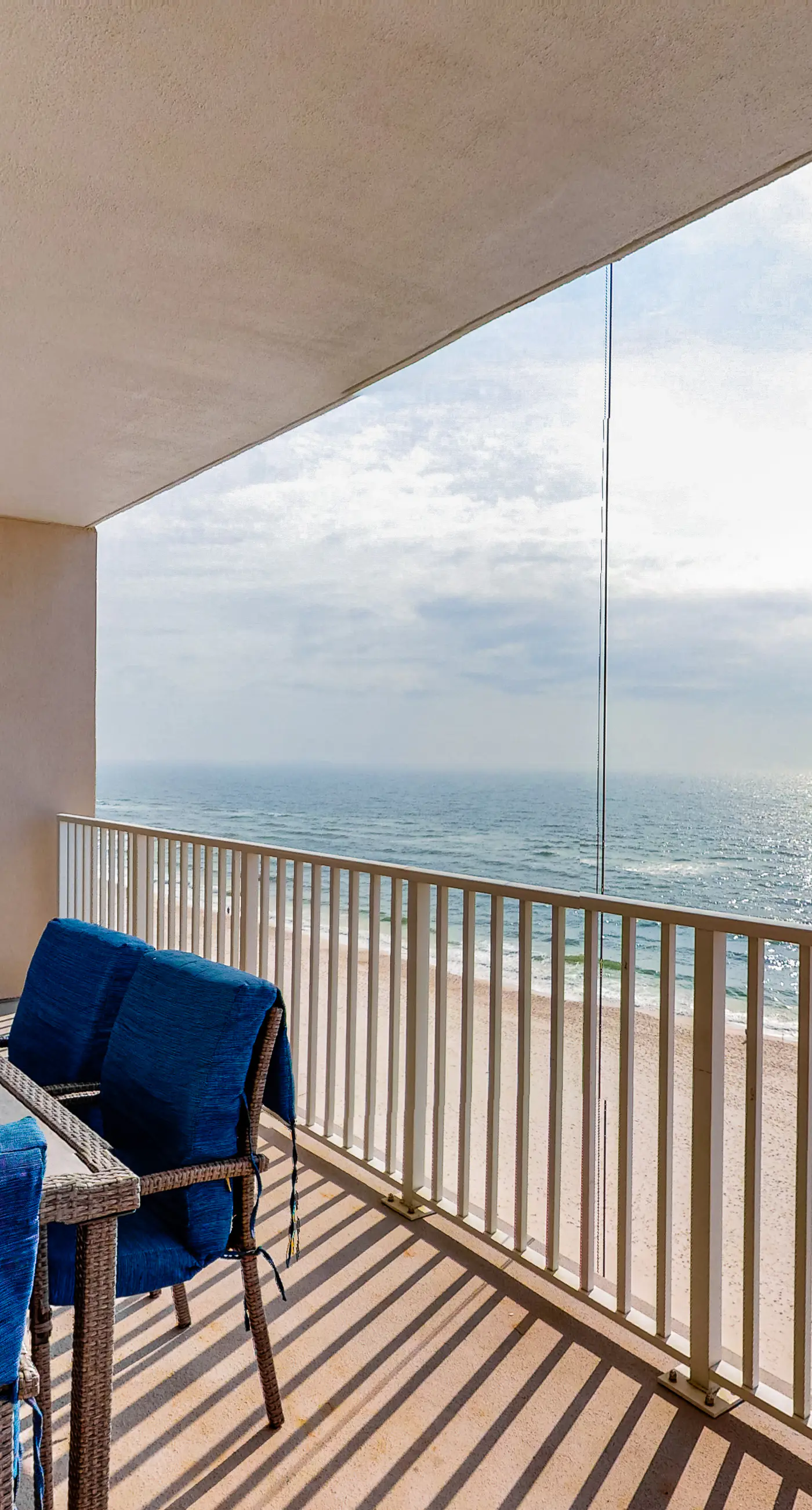 Inviting Gulf-front condo In Perdido Key with waterfront pool/hot tub and oceanfront balcony