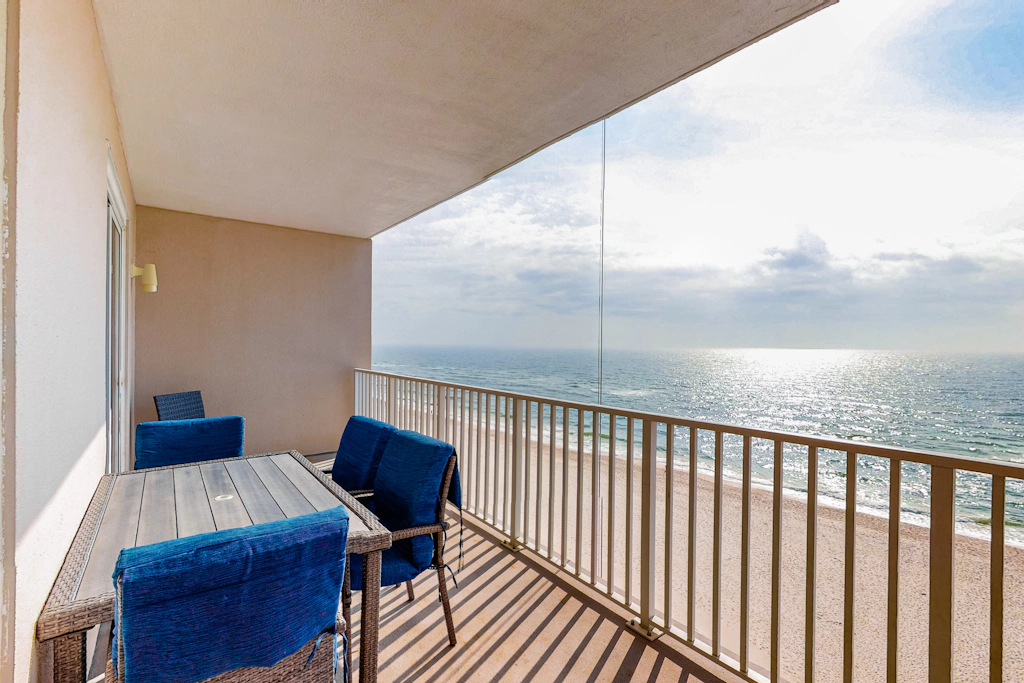 Inviting Gulf-front condo In Perdido Key with waterfront pool/hot tub and oceanfront balcony