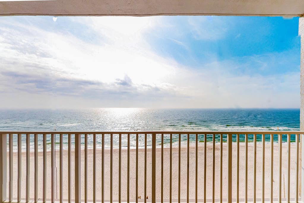 Inviting Gulf-front condo In Perdido Key with waterfront pool/hot tub and oceanfront balcony