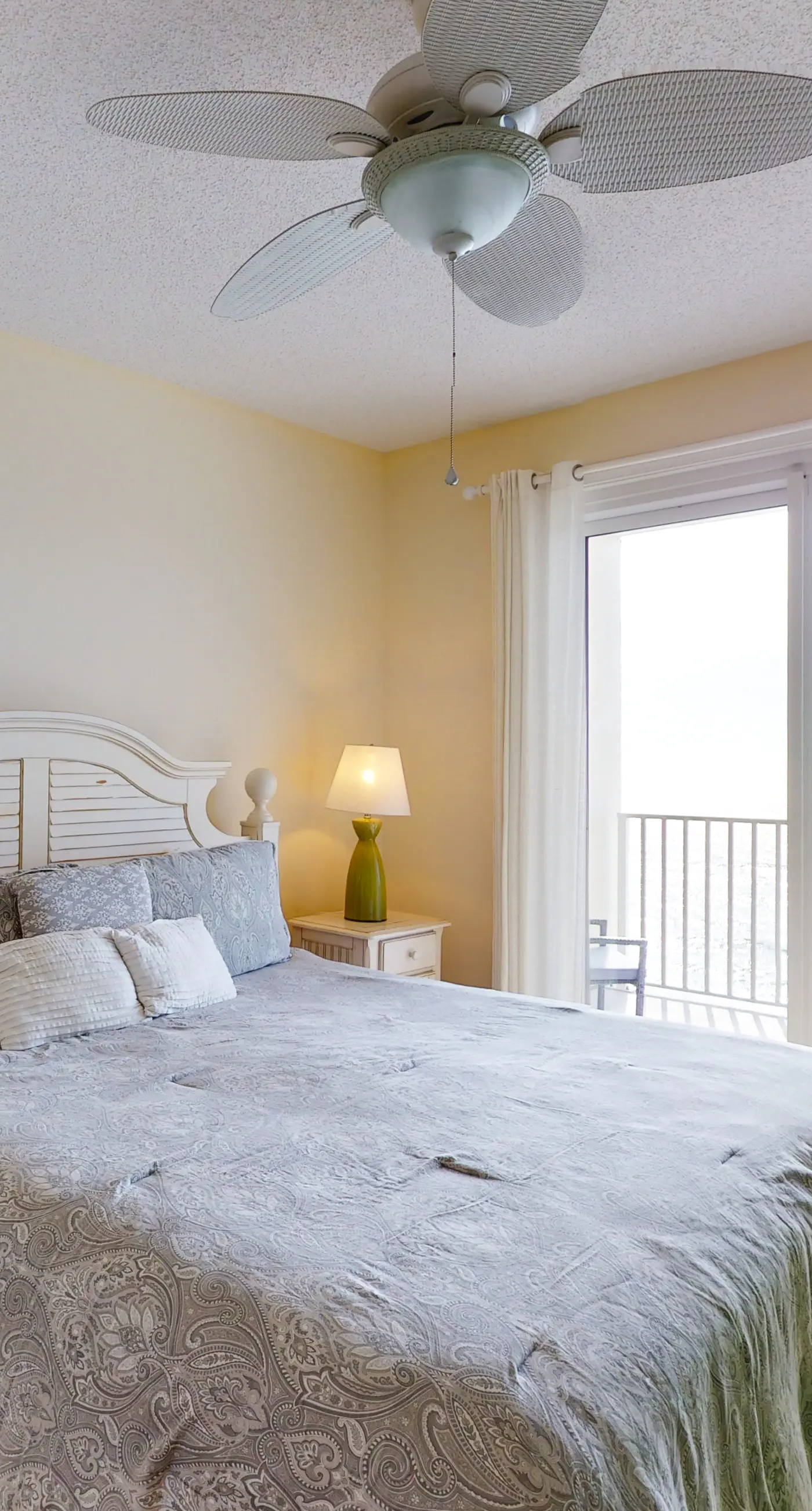 Inviting Gulf-front condo In Perdido Key with waterfront pool/hot tub and oceanfront balcony