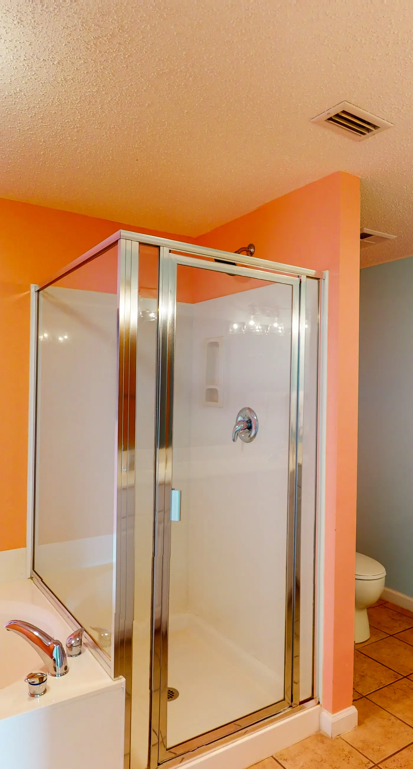 Inviting Gulf-front condo In Perdido Key with waterfront pool/hot tub and oceanfront balcony