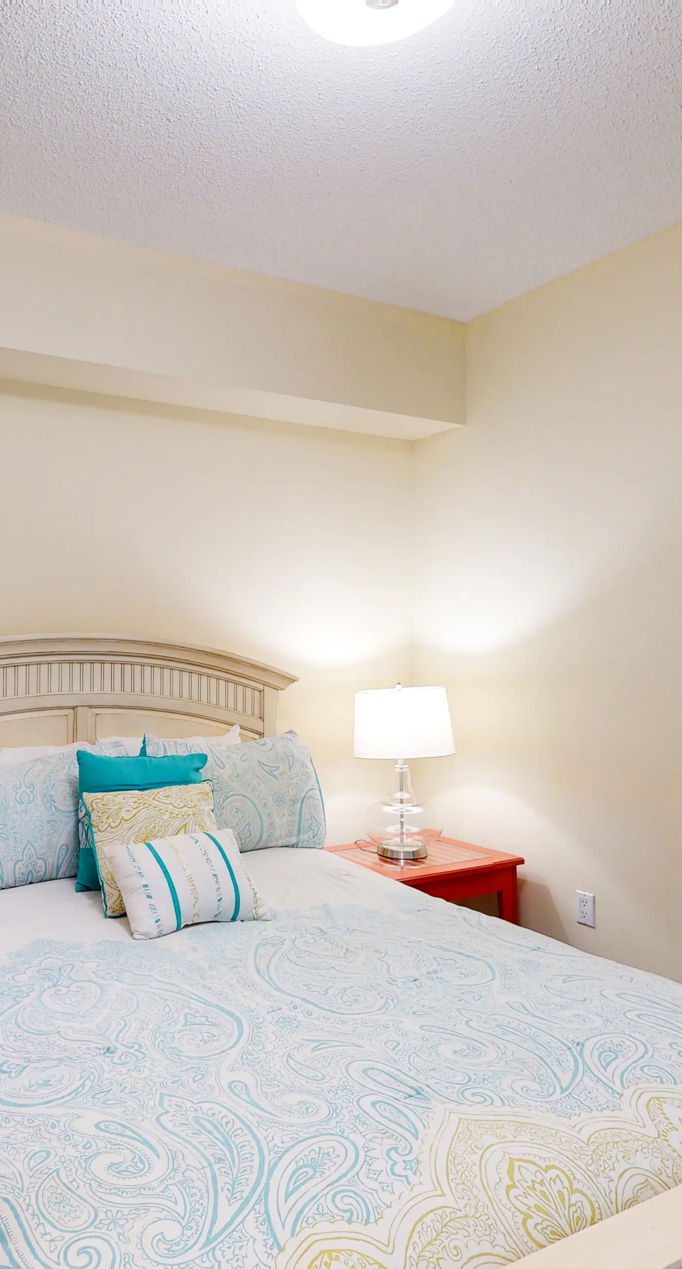 Inviting Gulf-front condo In Perdido Key with waterfront pool/hot tub and oceanfront balcony