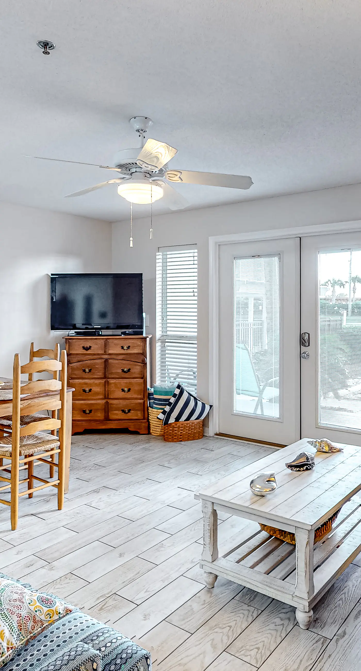 Snowbird-friendly condo near the ocean with patio, outdoor pool, & hot tub