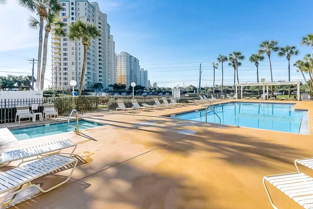 Snowbird-friendly condo near the ocean with patio, outdoor pool, & hot tub