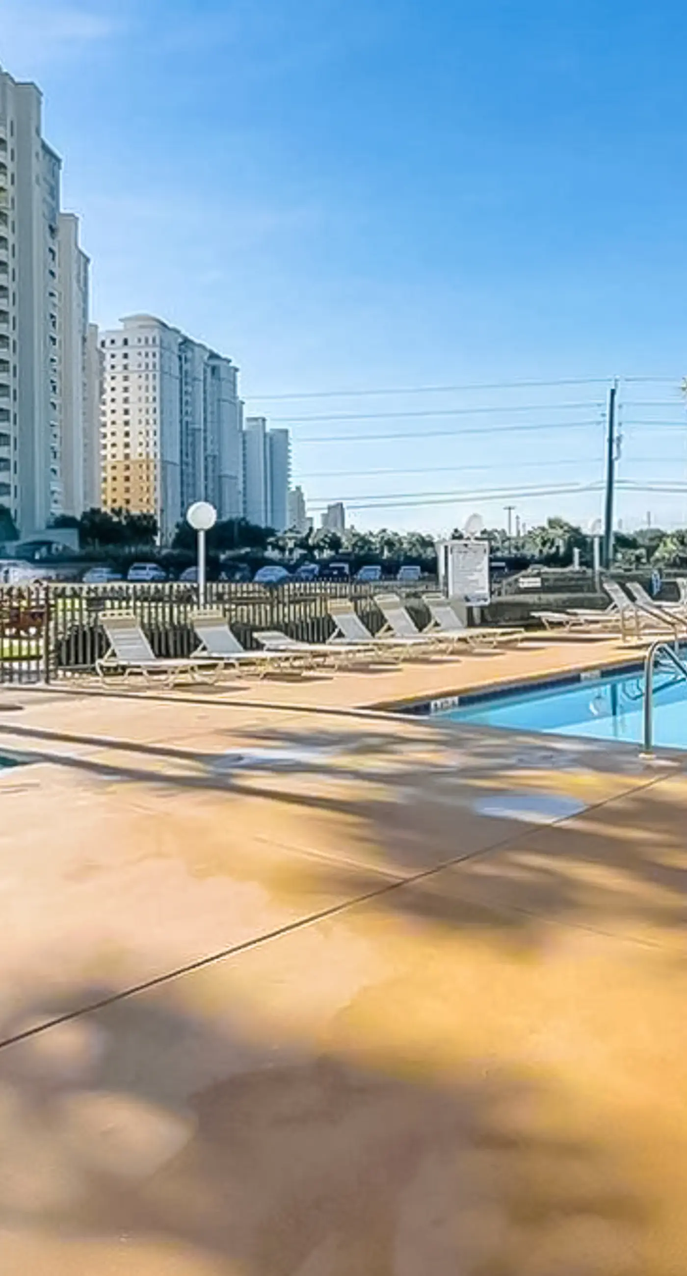 Snowbird-friendly condo near the ocean with patio, outdoor pool, & hot tub