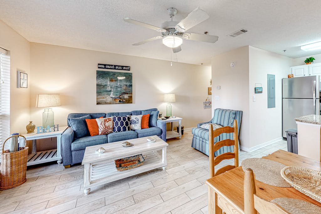 Snowbird-friendly condo near the ocean with patio, outdoor pool, & hot tub