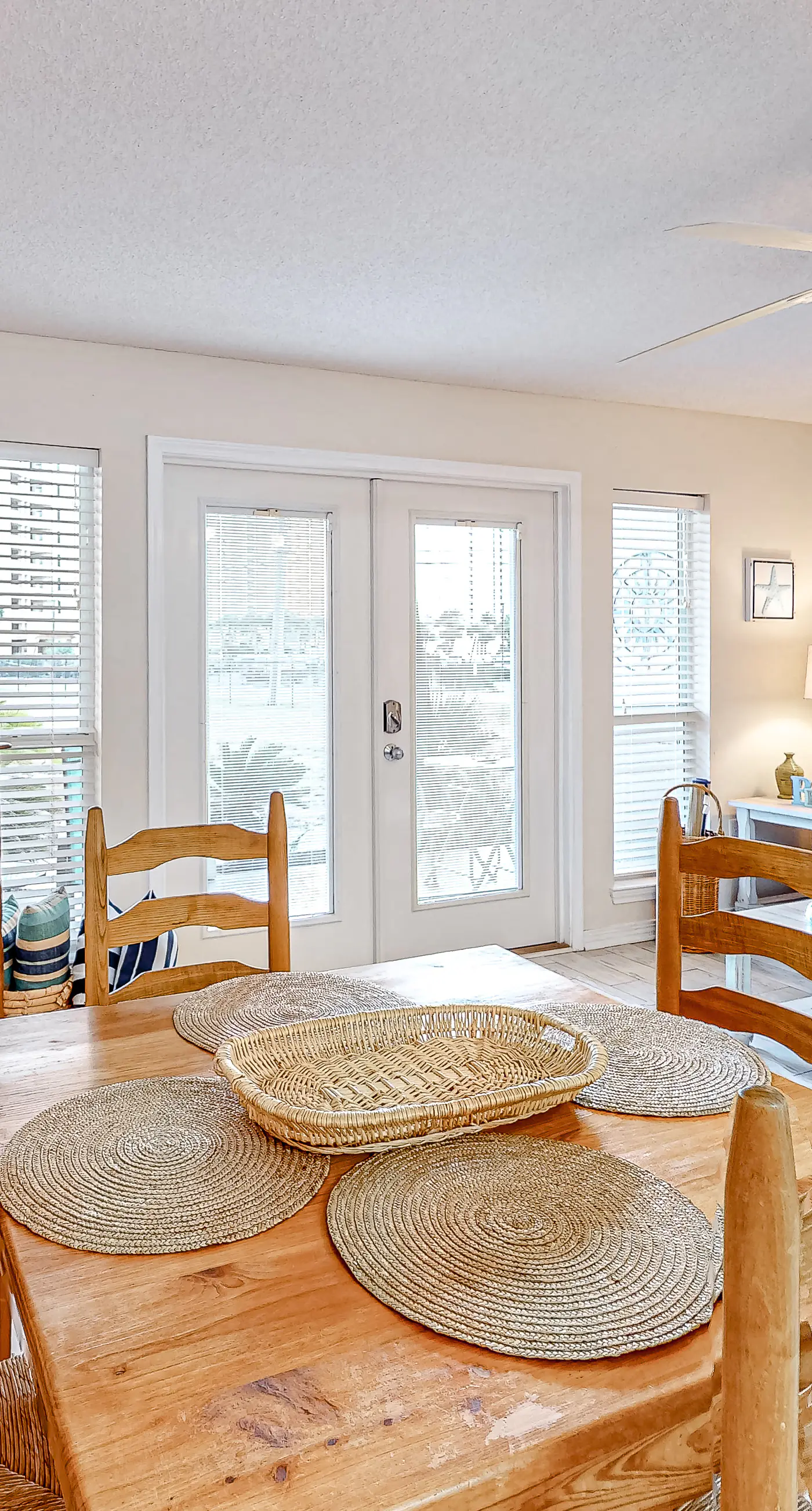 Snowbird-friendly condo near the ocean with patio, outdoor pool, & hot tub