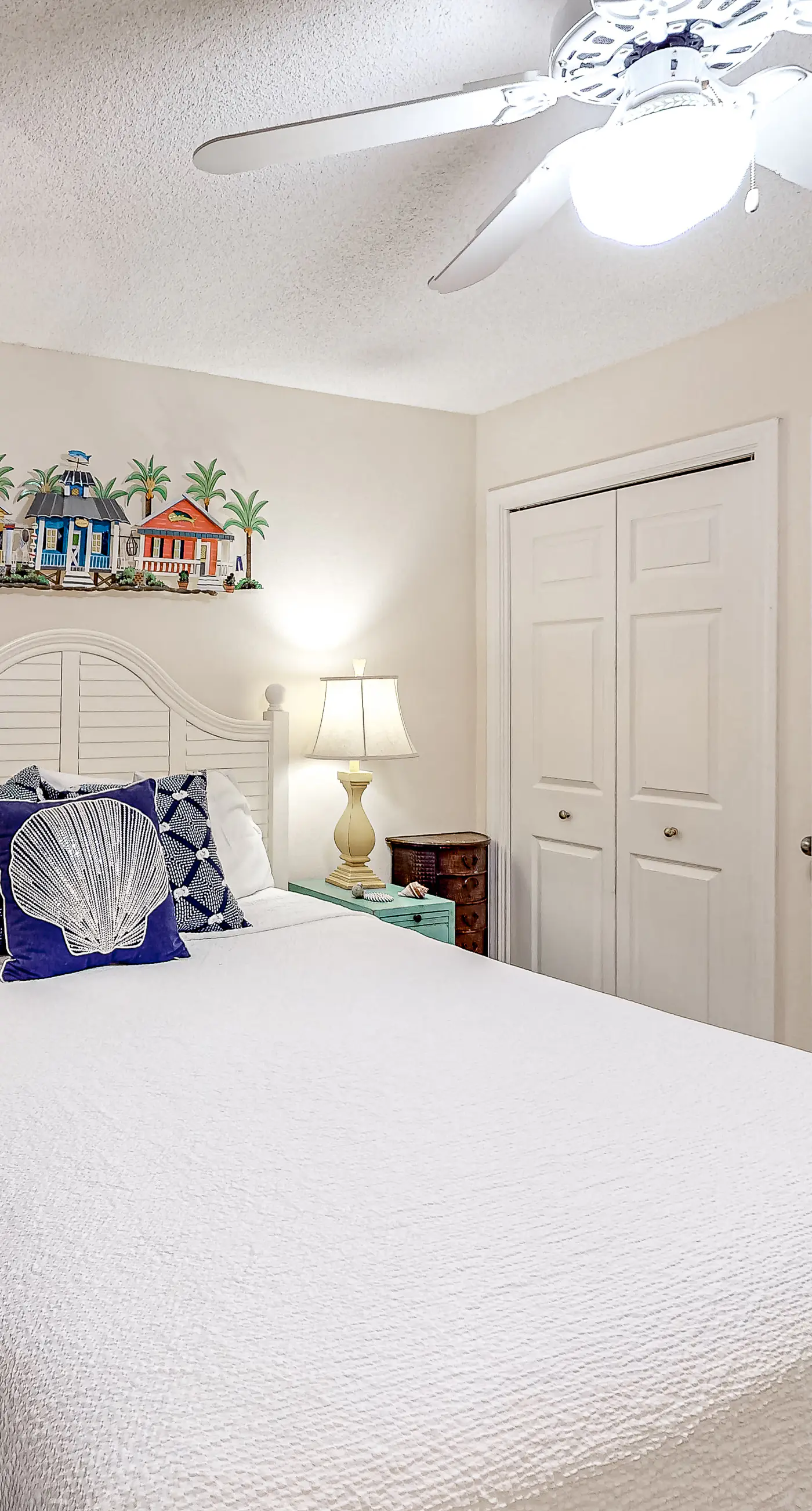 Snowbird-friendly condo near the ocean with patio, outdoor pool, & hot tub