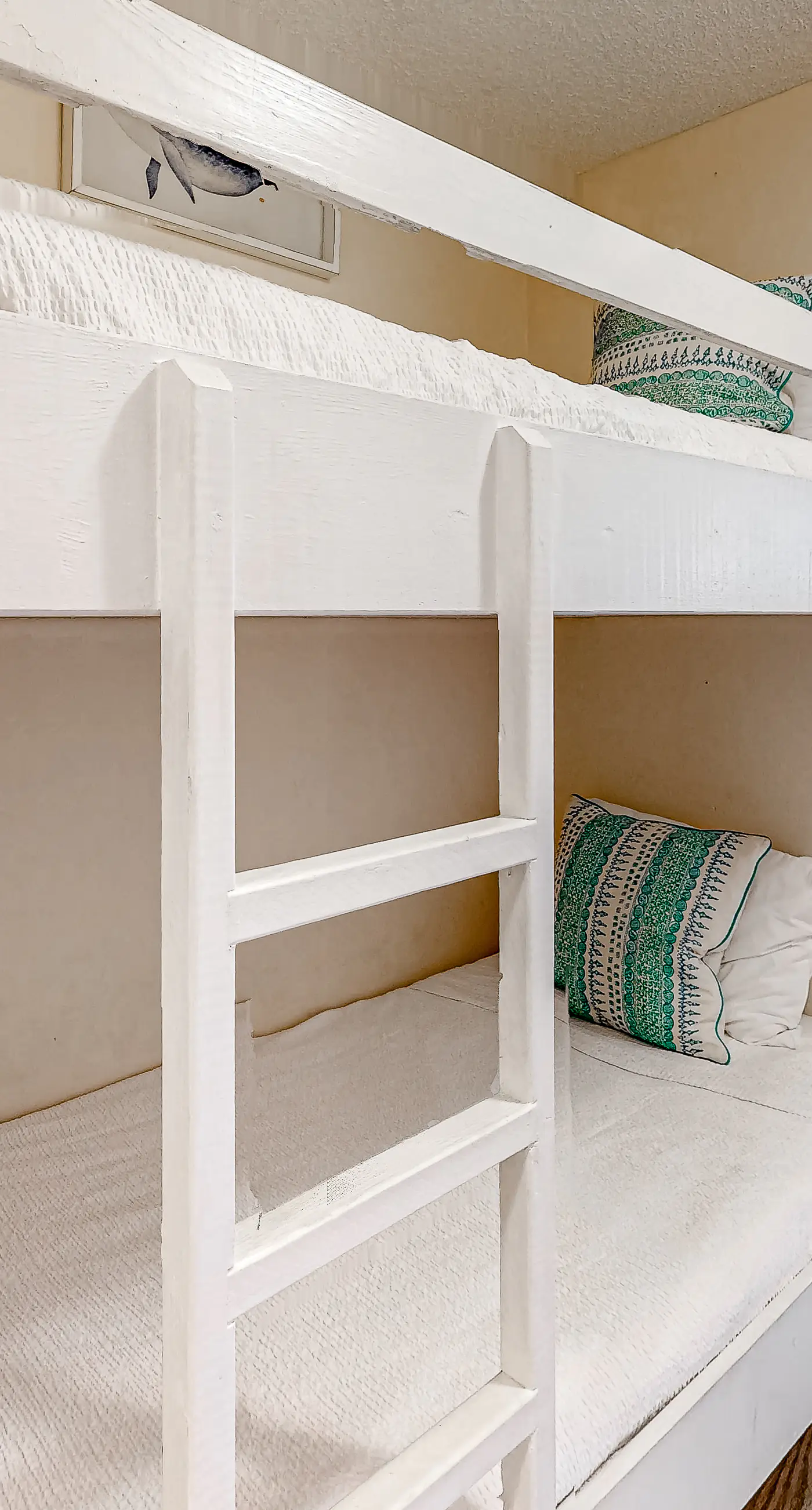 Snowbird-friendly condo near the ocean with patio, outdoor pool, & hot tub