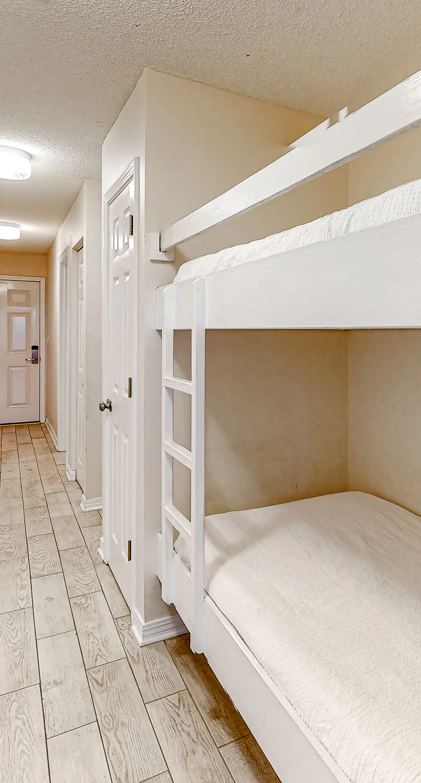 Snowbird-friendly condo near the ocean with patio, outdoor pool, & hot tub