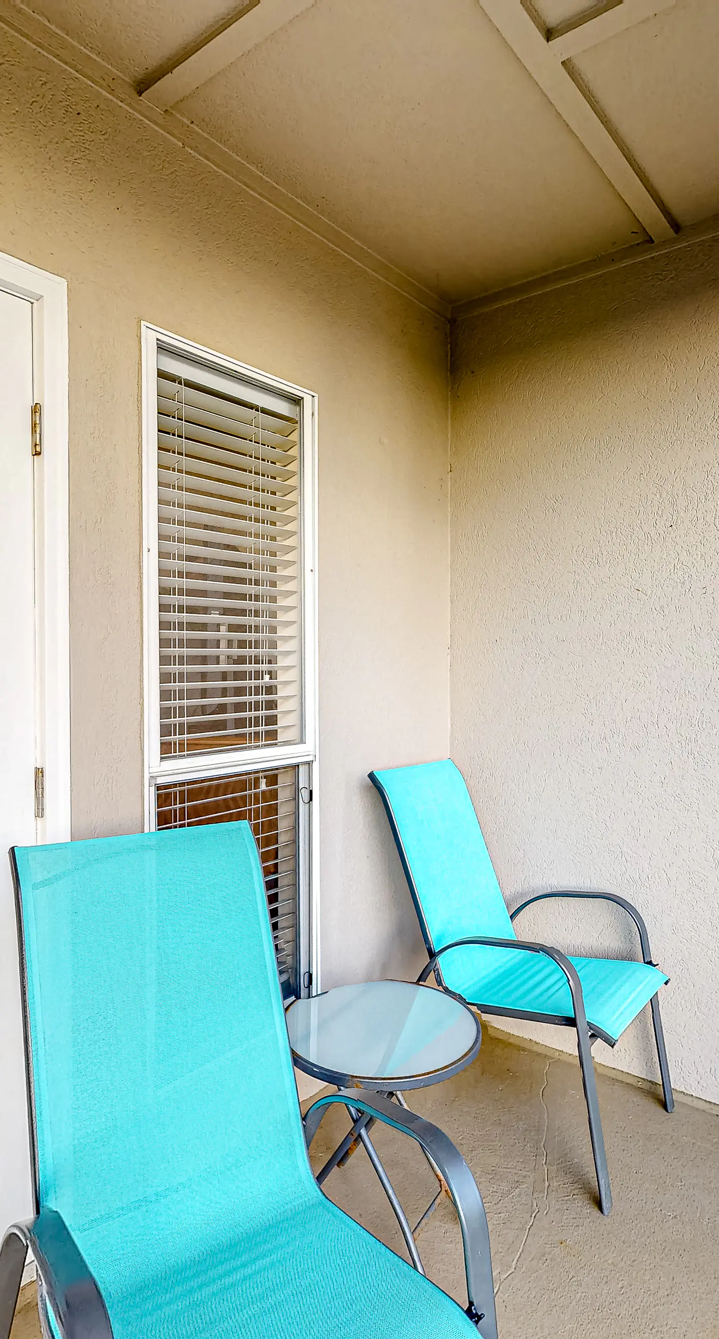 Snowbird-friendly condo near the ocean with patio, outdoor pool, & hot tub