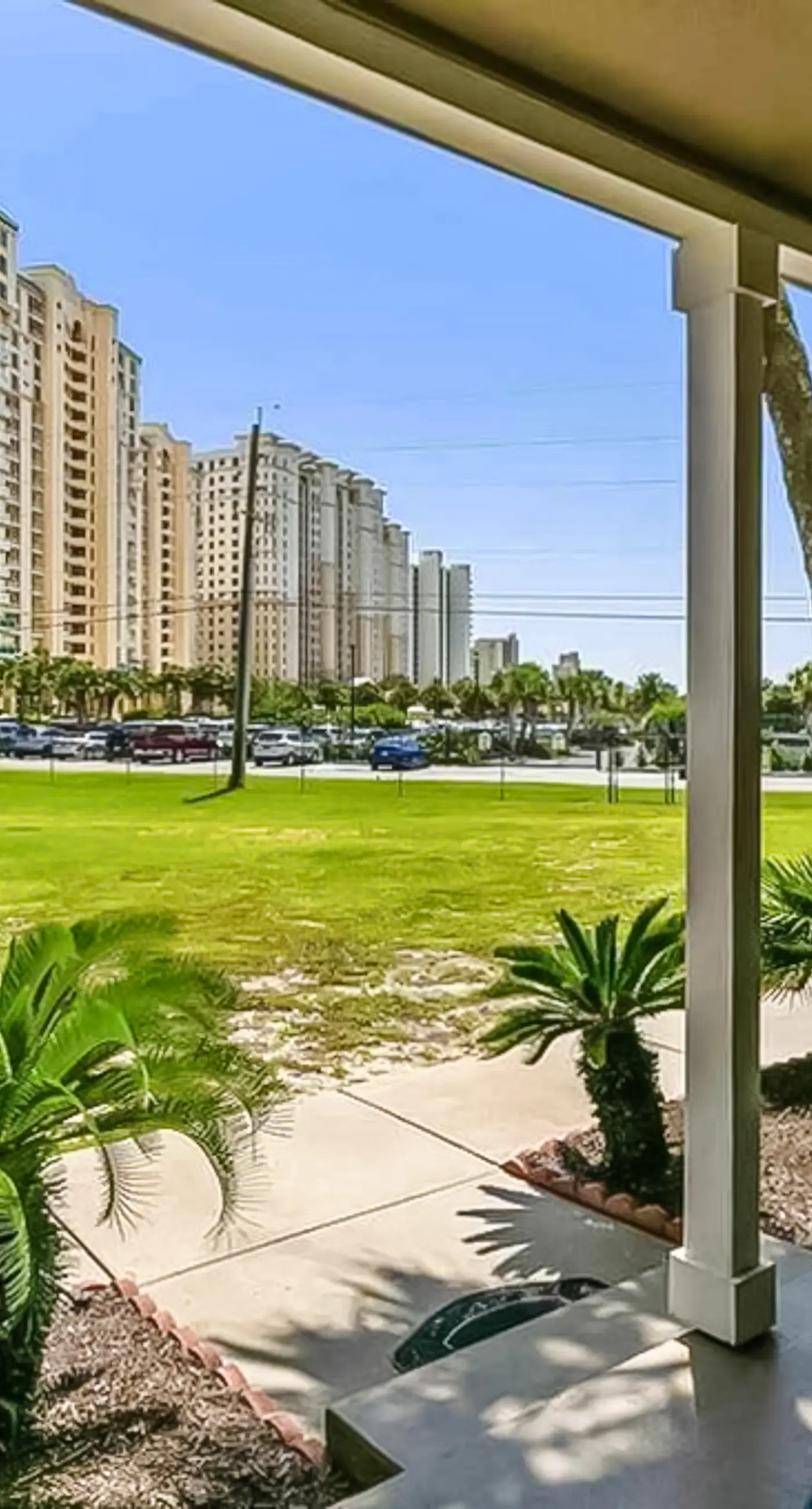 Snowbird-friendly condo near the ocean with patio, outdoor pool, & hot tub