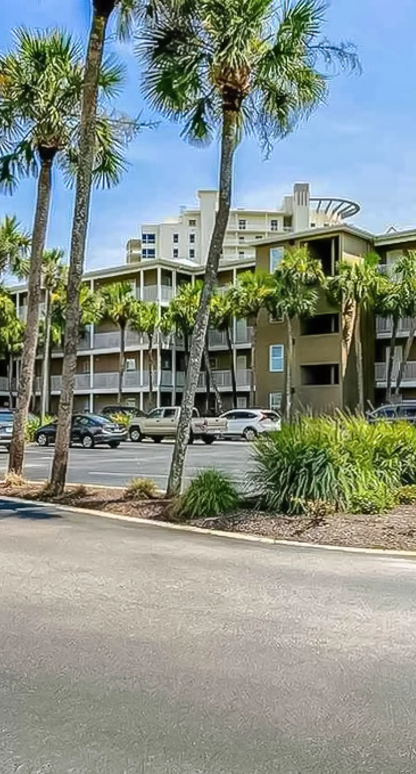 Snowbird-friendly condo near the ocean with patio, outdoor pool, & hot tub