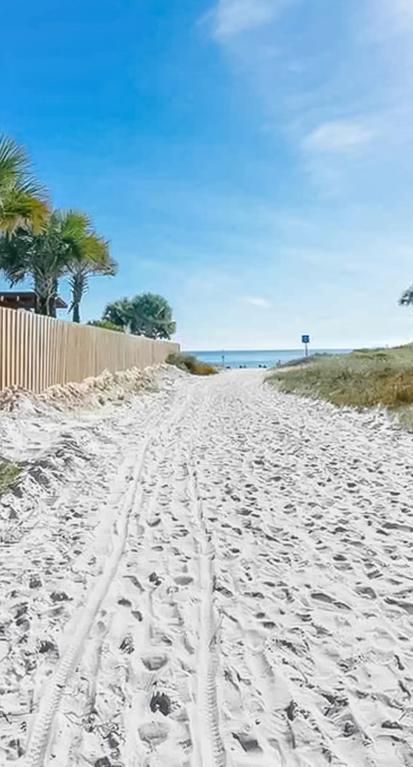 Snowbird-friendly condo near the ocean with patio, outdoor pool, & hot tub