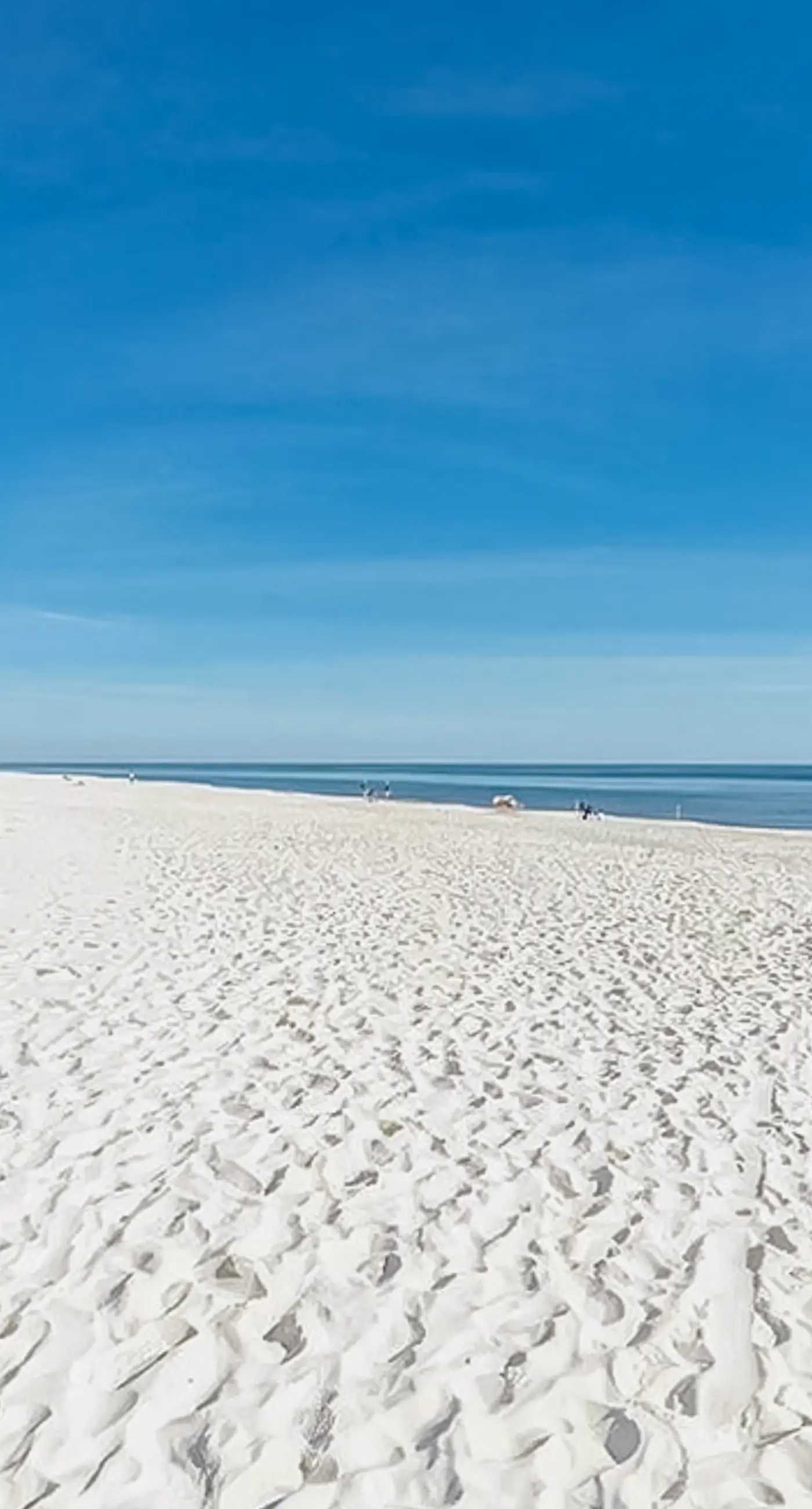 Snowbird-friendly condo near the ocean with patio, outdoor pool, & hot tub