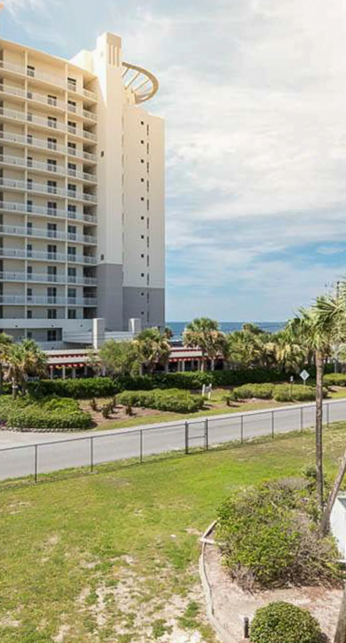 Snowbird-friendly condo near the ocean with patio, outdoor pool, & hot tub