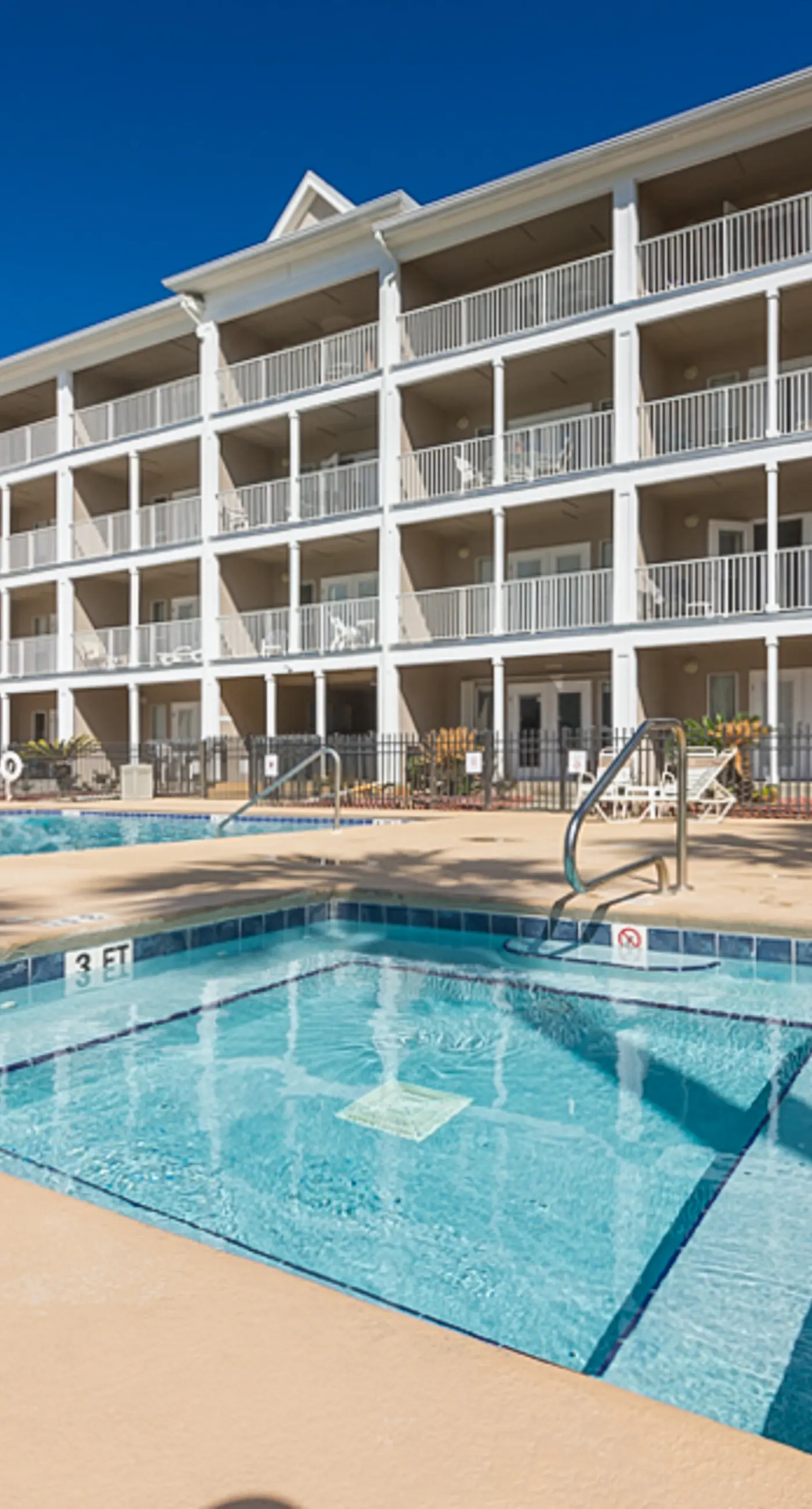 Snowbird-friendly condo near the ocean with patio, outdoor pool, & hot tub
