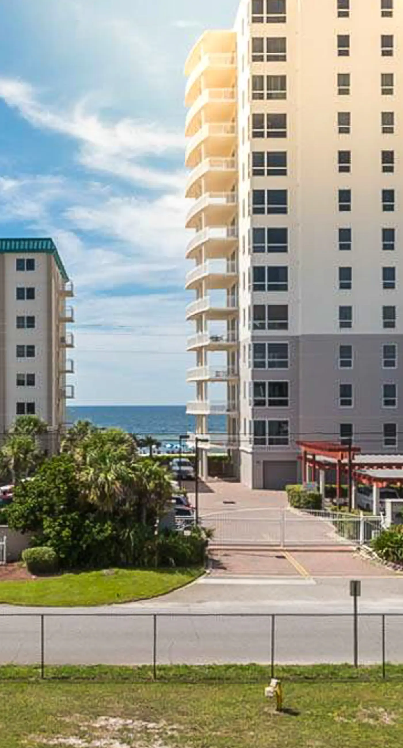 Snowbird-friendly condo near the ocean with patio, outdoor pool, & hot tub
