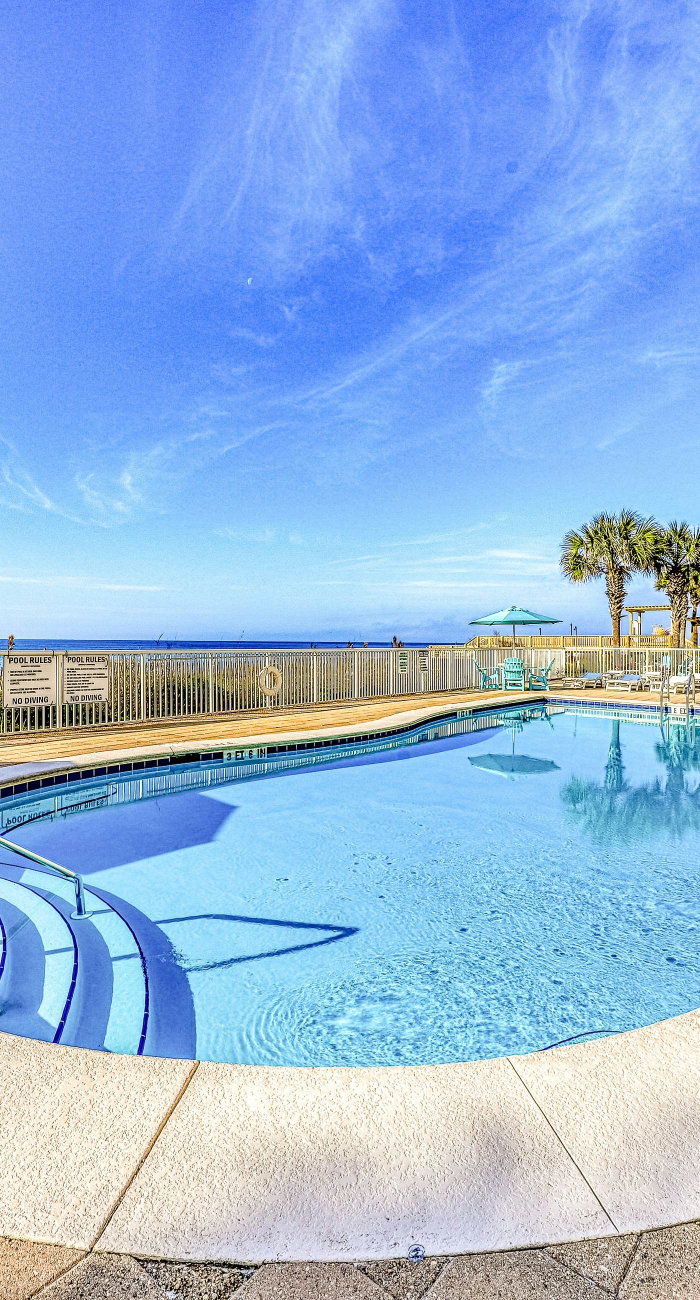 Gorgeous Oceanfront condo with washer/dryer, Gulf-front balcony & pool/hot tub