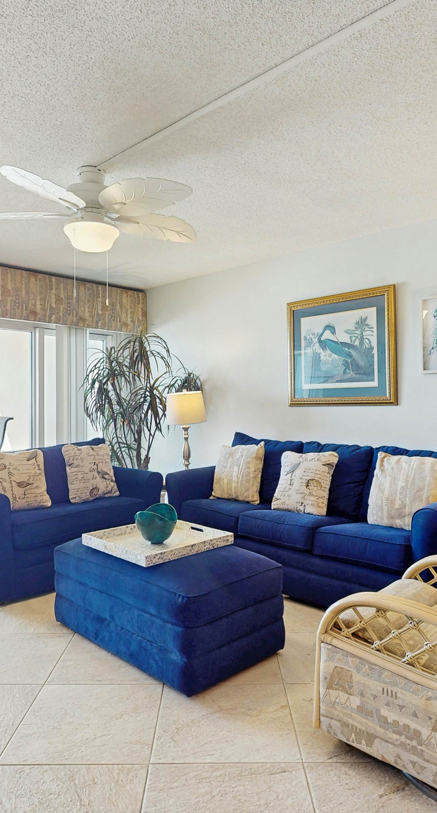 Gorgeous Oceanfront condo with washer/dryer, Gulf-front balcony & pool/hot tub