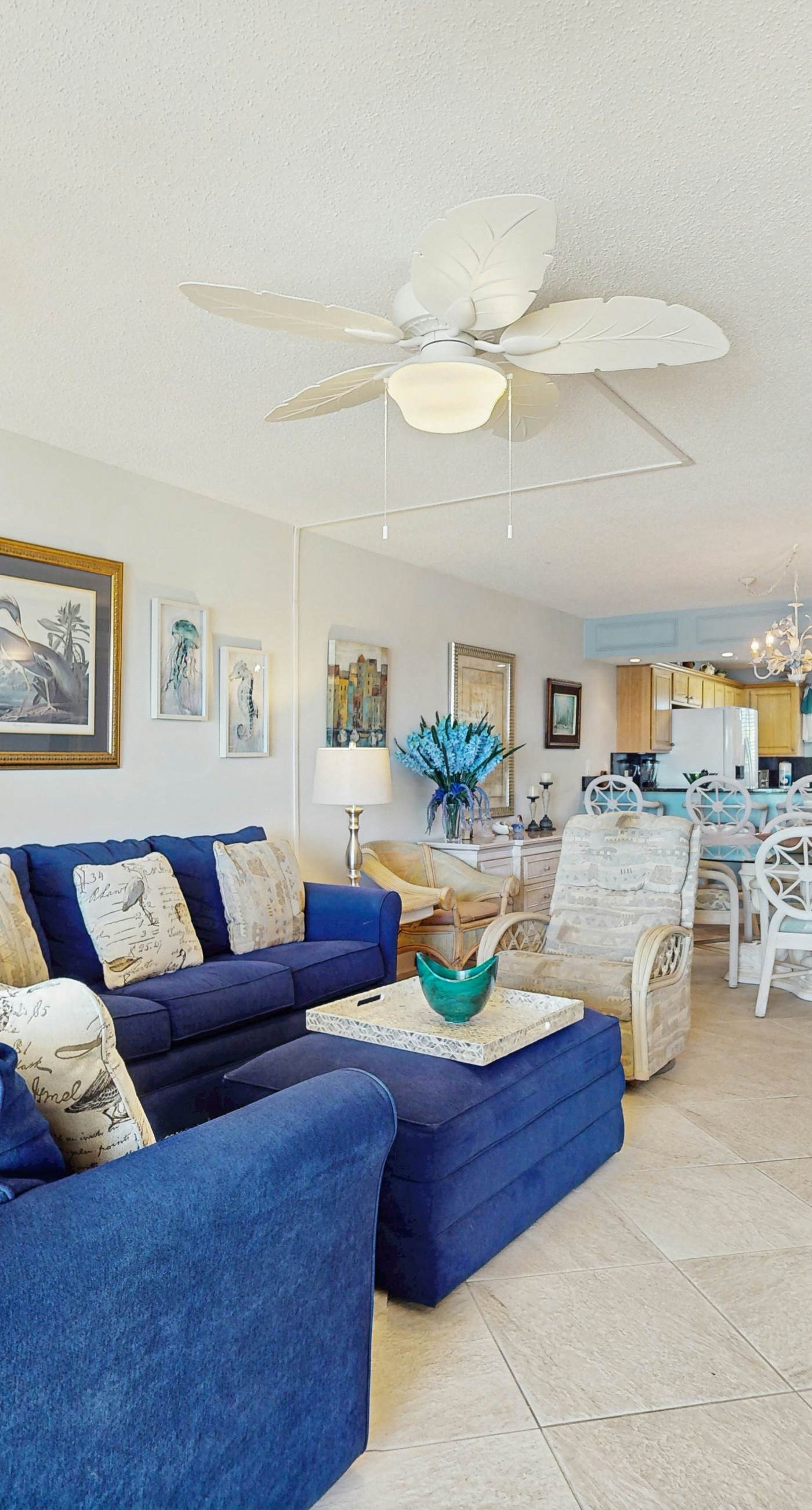 Gorgeous Oceanfront condo with washer/dryer, Gulf-front balcony & pool/hot tub