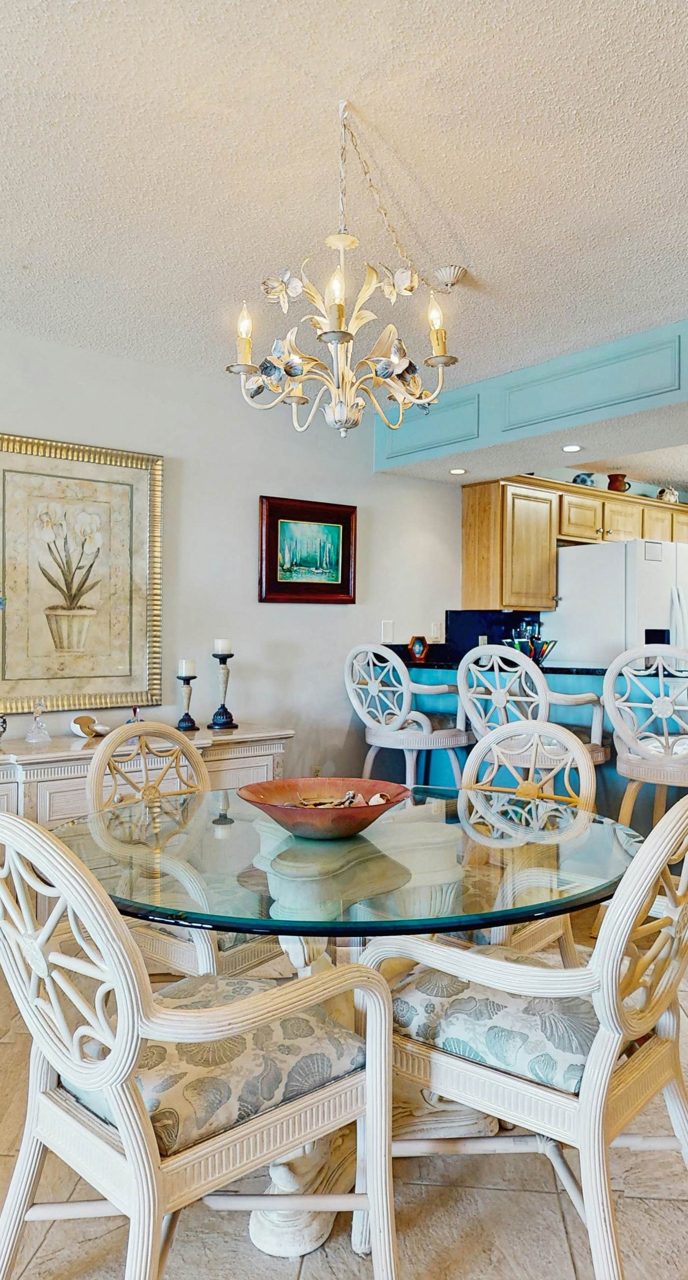 Gorgeous Oceanfront condo with washer/dryer, Gulf-front balcony & pool/hot tub