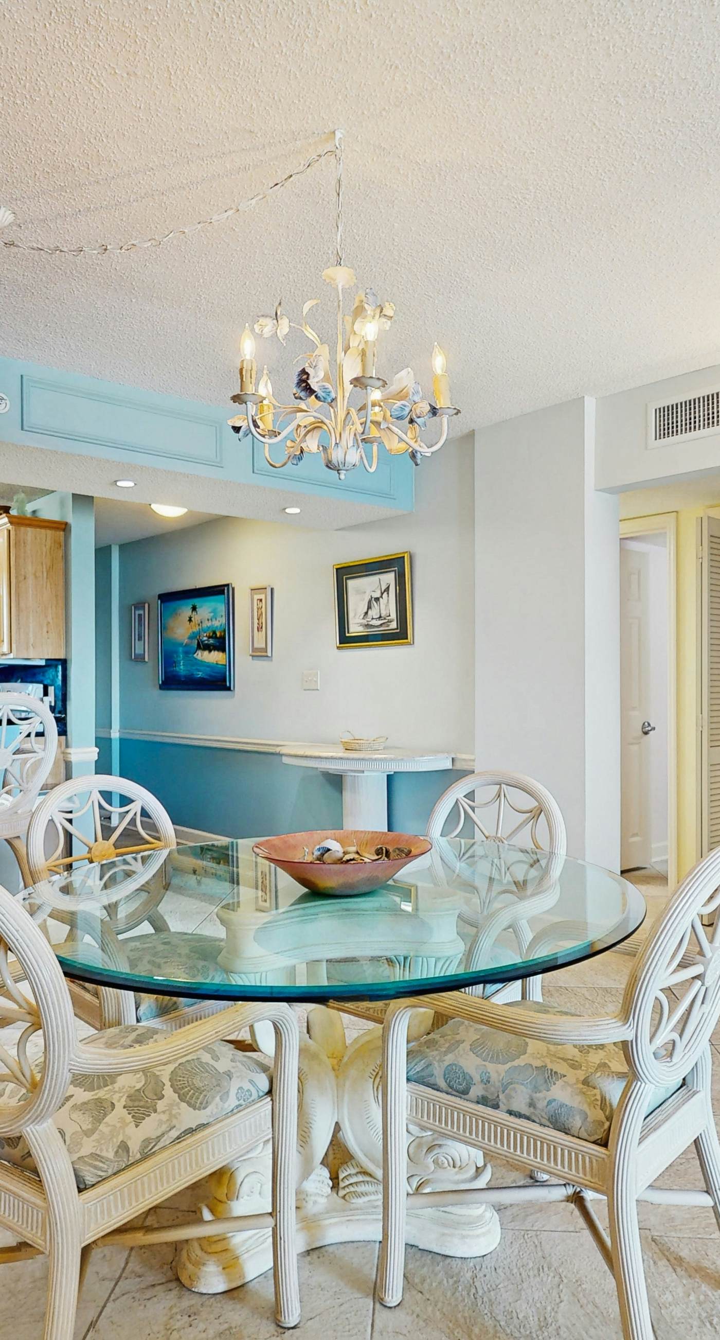 Gorgeous Oceanfront condo with washer/dryer, Gulf-front balcony & pool/hot tub
