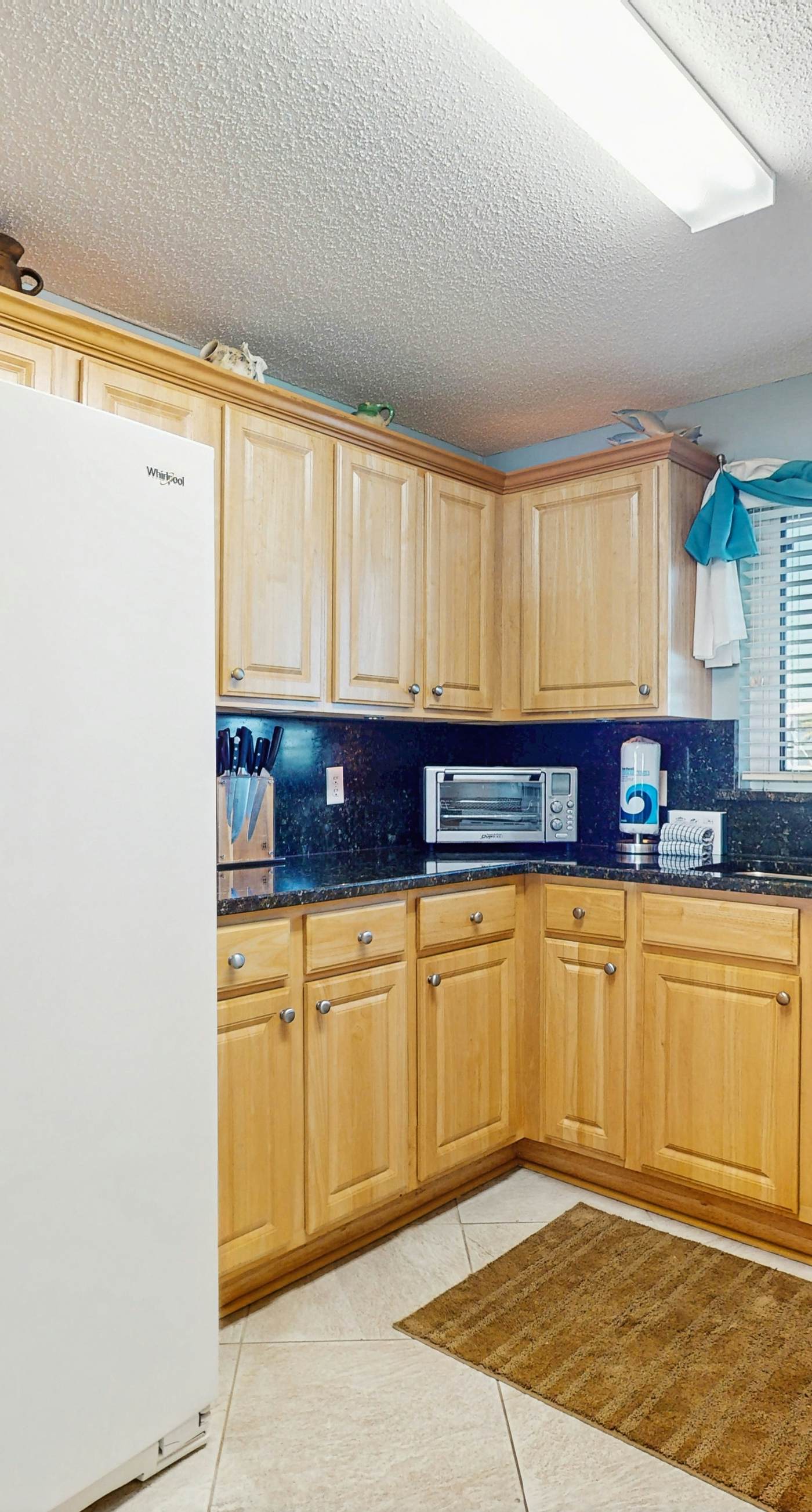 Gorgeous Oceanfront condo with washer/dryer, Gulf-front balcony & pool/hot tub