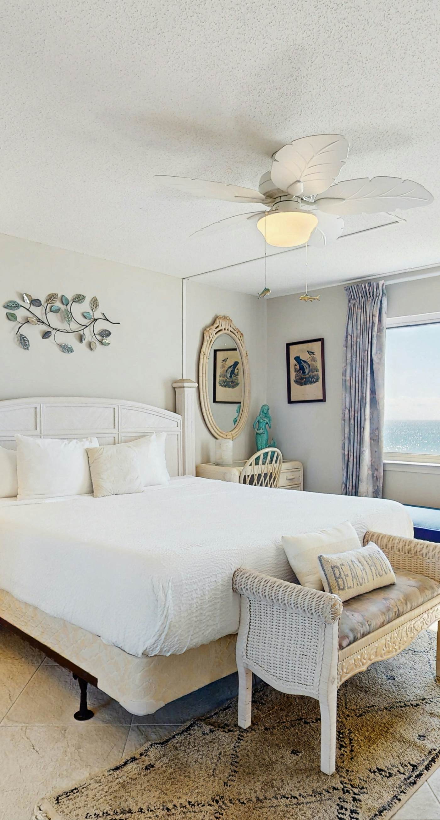 Gorgeous Oceanfront condo with washer/dryer, Gulf-front balcony & pool/hot tub