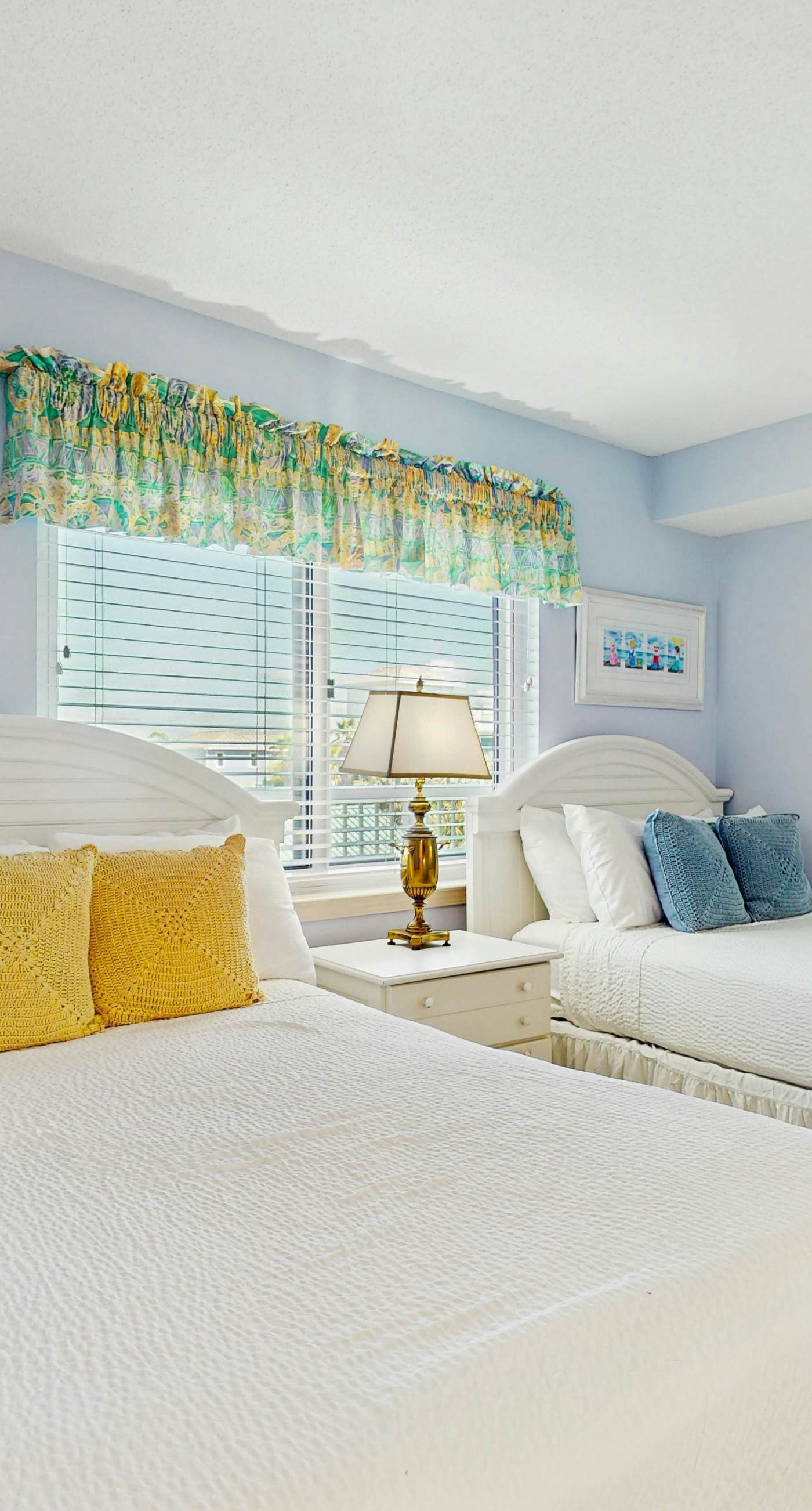 Gorgeous Oceanfront condo with washer/dryer, Gulf-front balcony & pool/hot tub