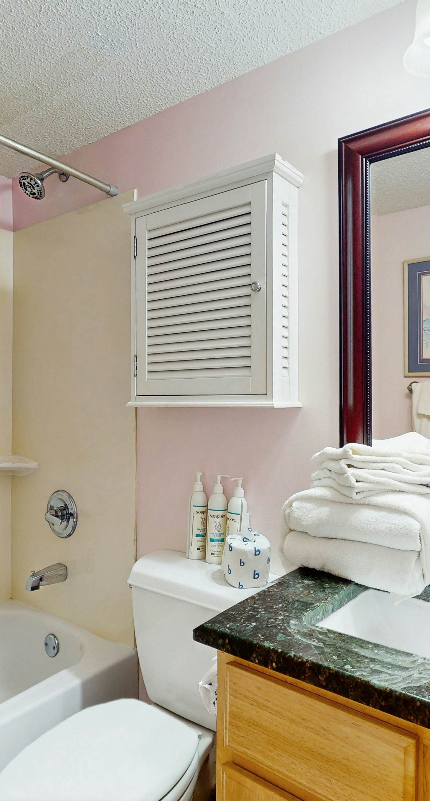 Gorgeous Oceanfront condo with washer/dryer, Gulf-front balcony & pool/hot tub