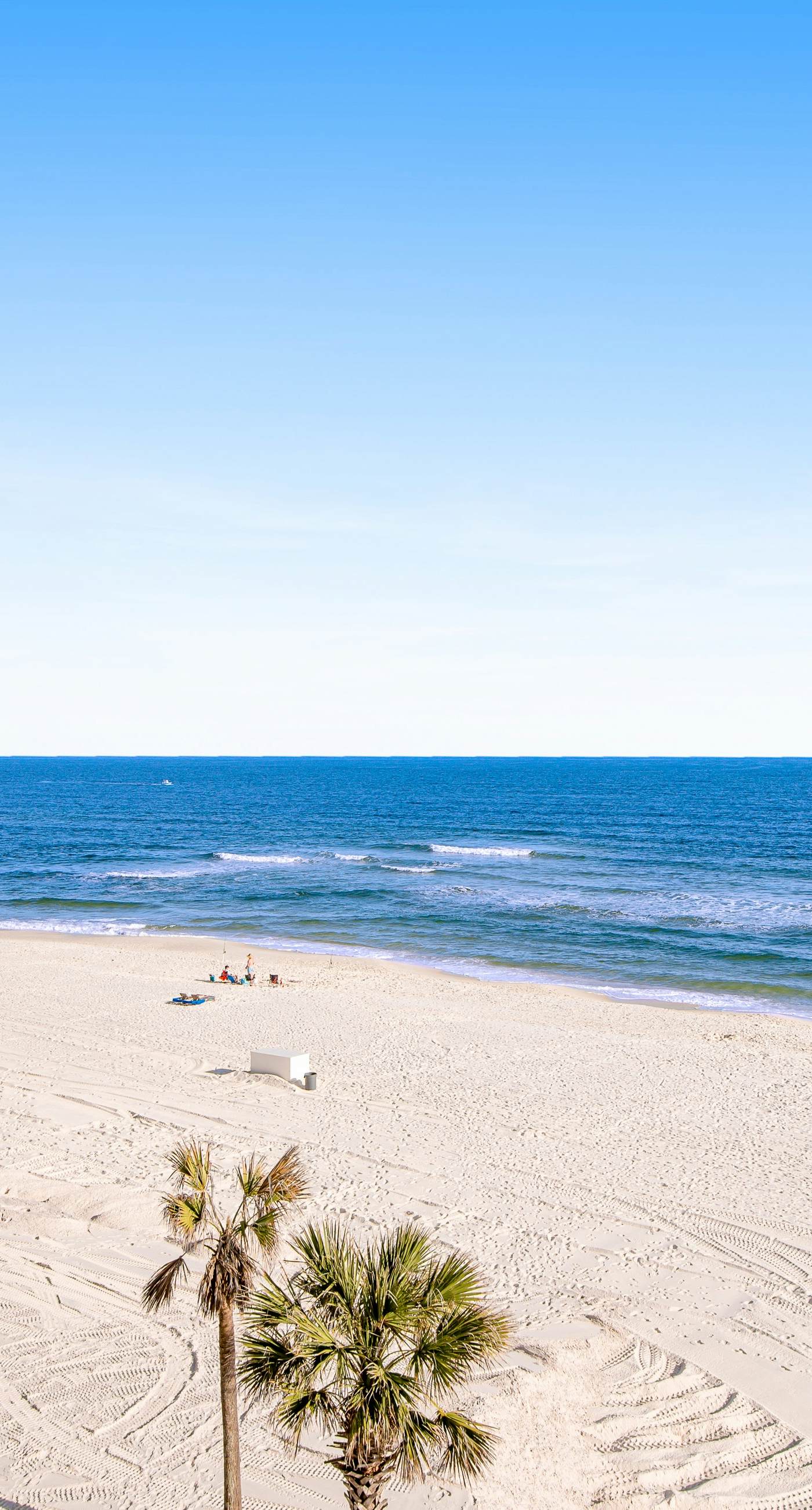 Gorgeous Oceanfront condo with washer/dryer, Gulf-front balcony & pool/hot tub