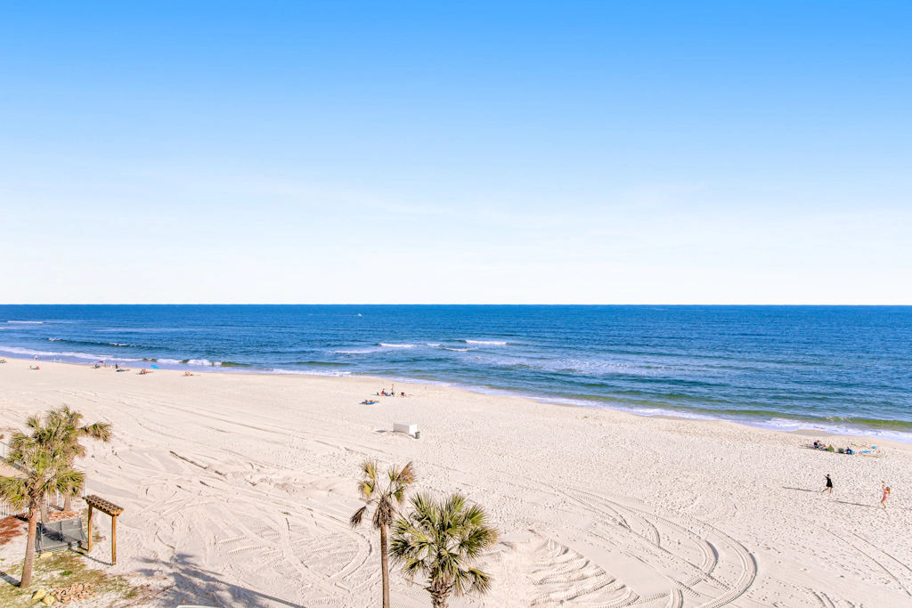 Gorgeous Oceanfront condo, Gulf-front balcony, pool, hot tub