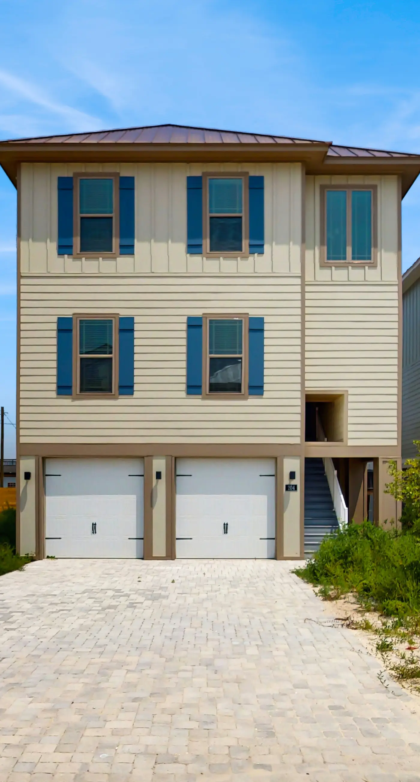 Nautical home in coastal community with shared pool, Wifi, Pet friendly