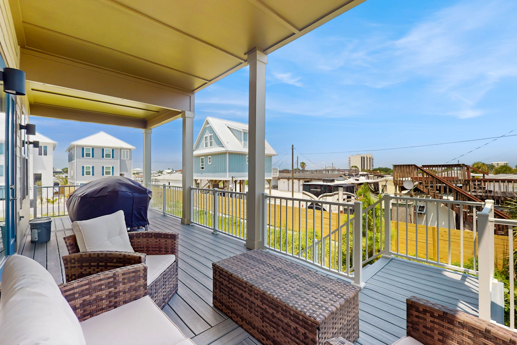 Nautical home in coastal community with shared pool, Wifi, Pet friendly