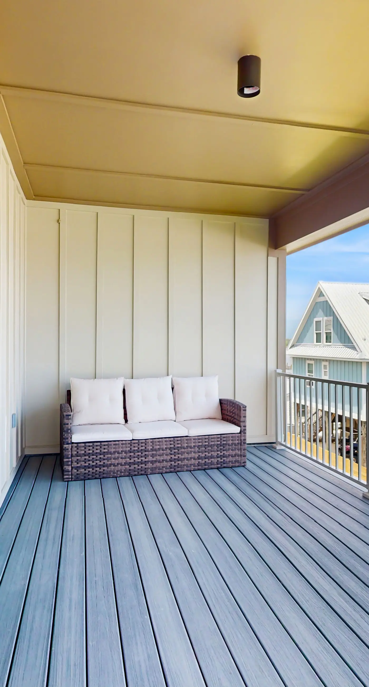 Nautical home in coastal community with shared pool, Wifi, Pet friendly