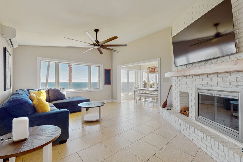 Waterfront pet friendly home with Grill, Hot Tub, Wifi and gorgeous water views.